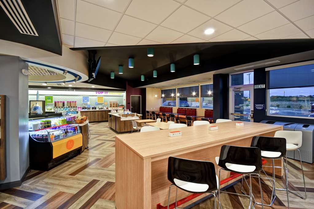 Tru by Hilton Fort Wayne, 5345 Distribution Drive, Fort Wayne, IN