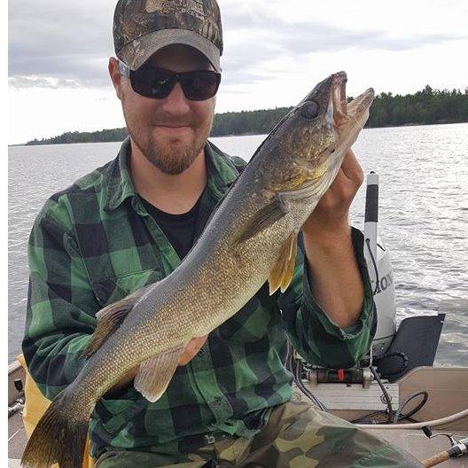 Tom Leahy's Guide Service Logo