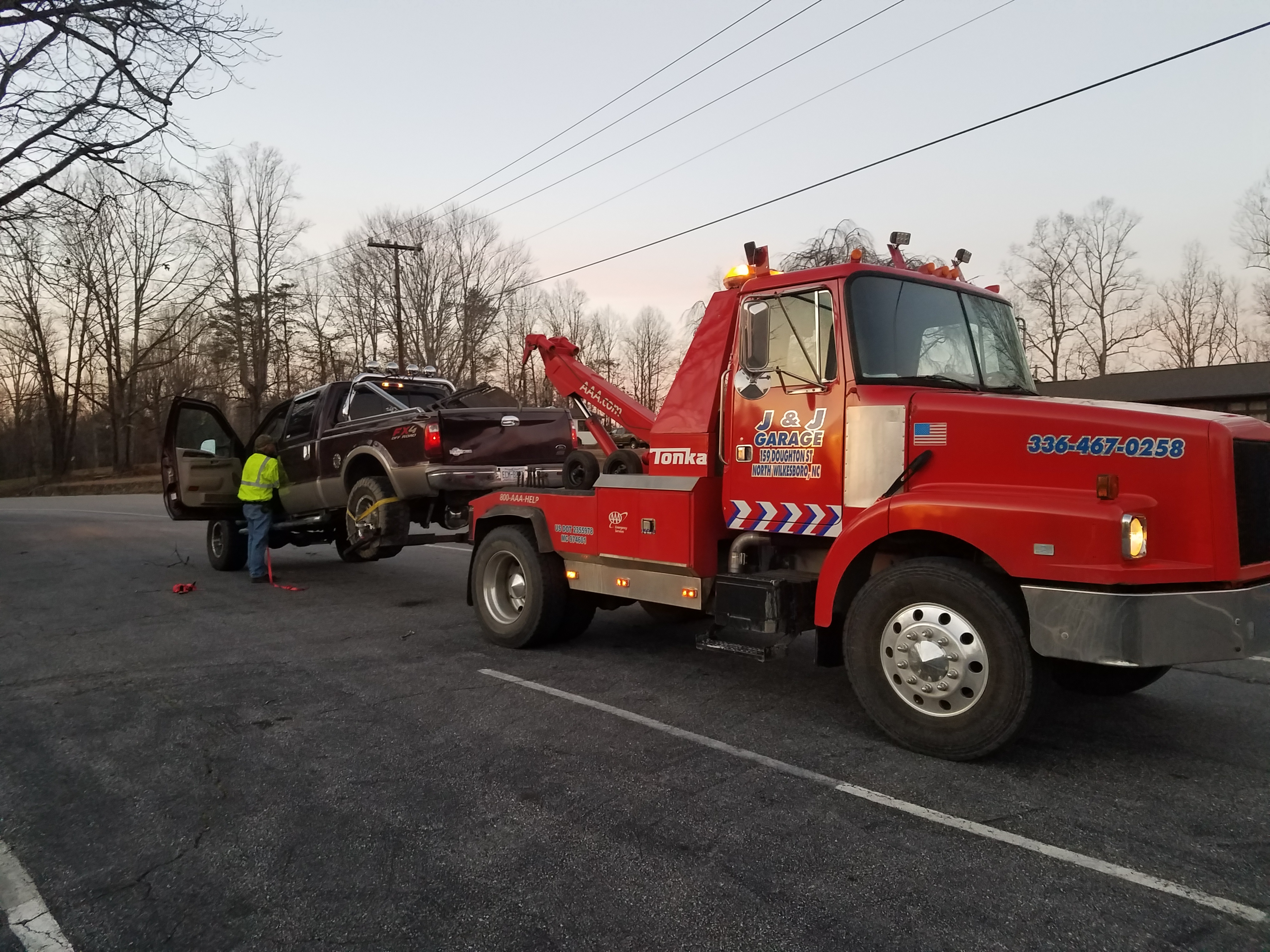 J&J Garage 24hr Towing Photo