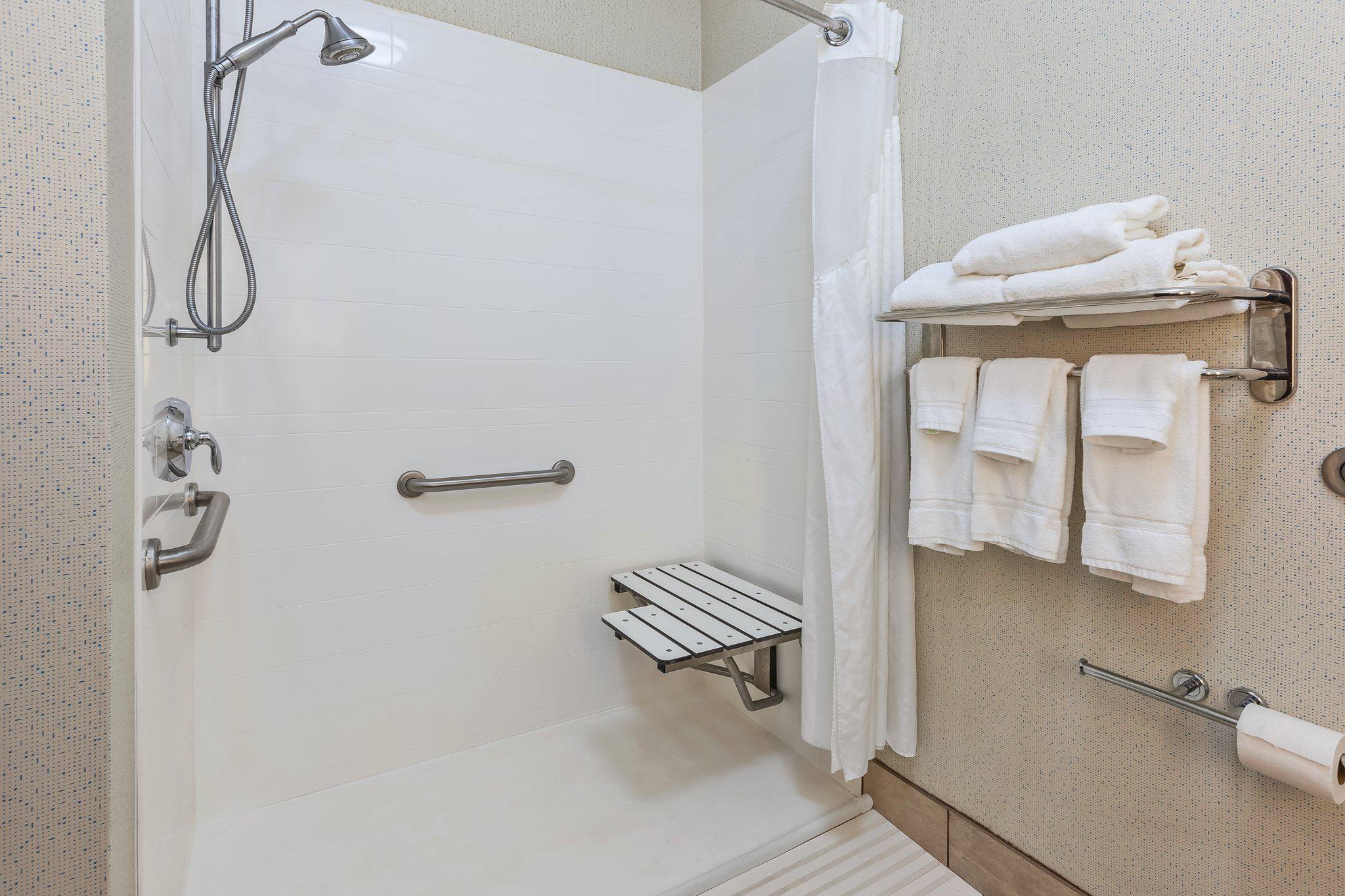 Holiday Inn Express & Suites Cleveland-Richfield Photo