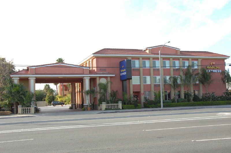 Holiday Inn Express Anaheim West Photo