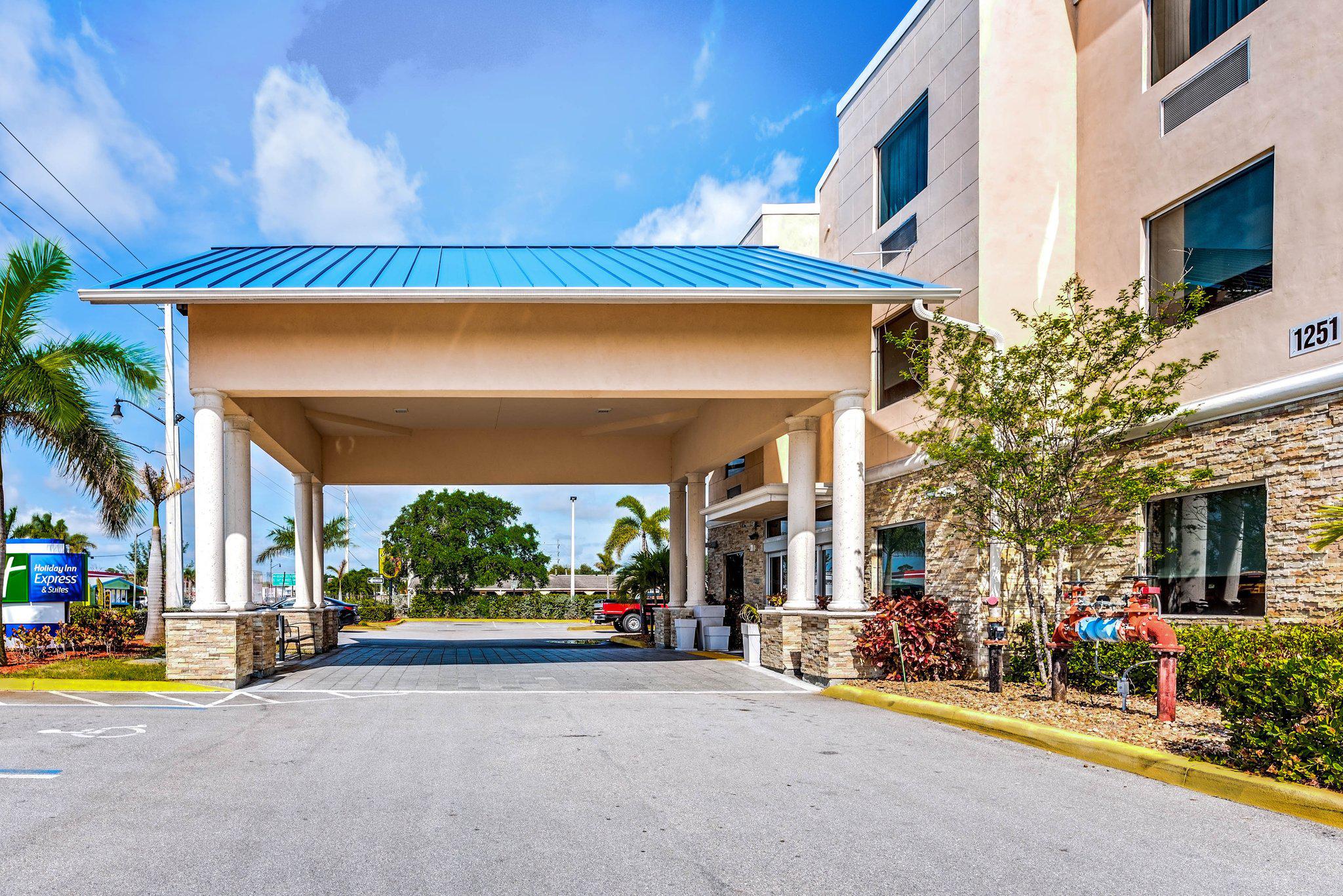 Holiday Inn Express & Suites Lantana Photo