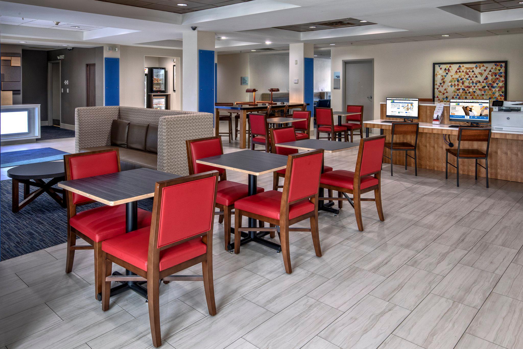 Holiday Inn Express & Suites Smyrna-Nashville Area Photo