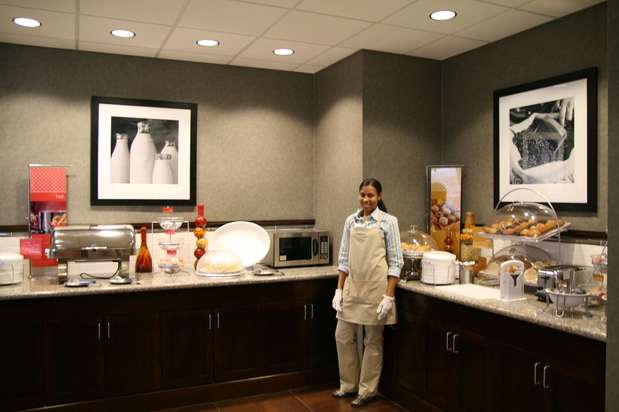 Images Hampton Inn & Suites Omaha-Downtown