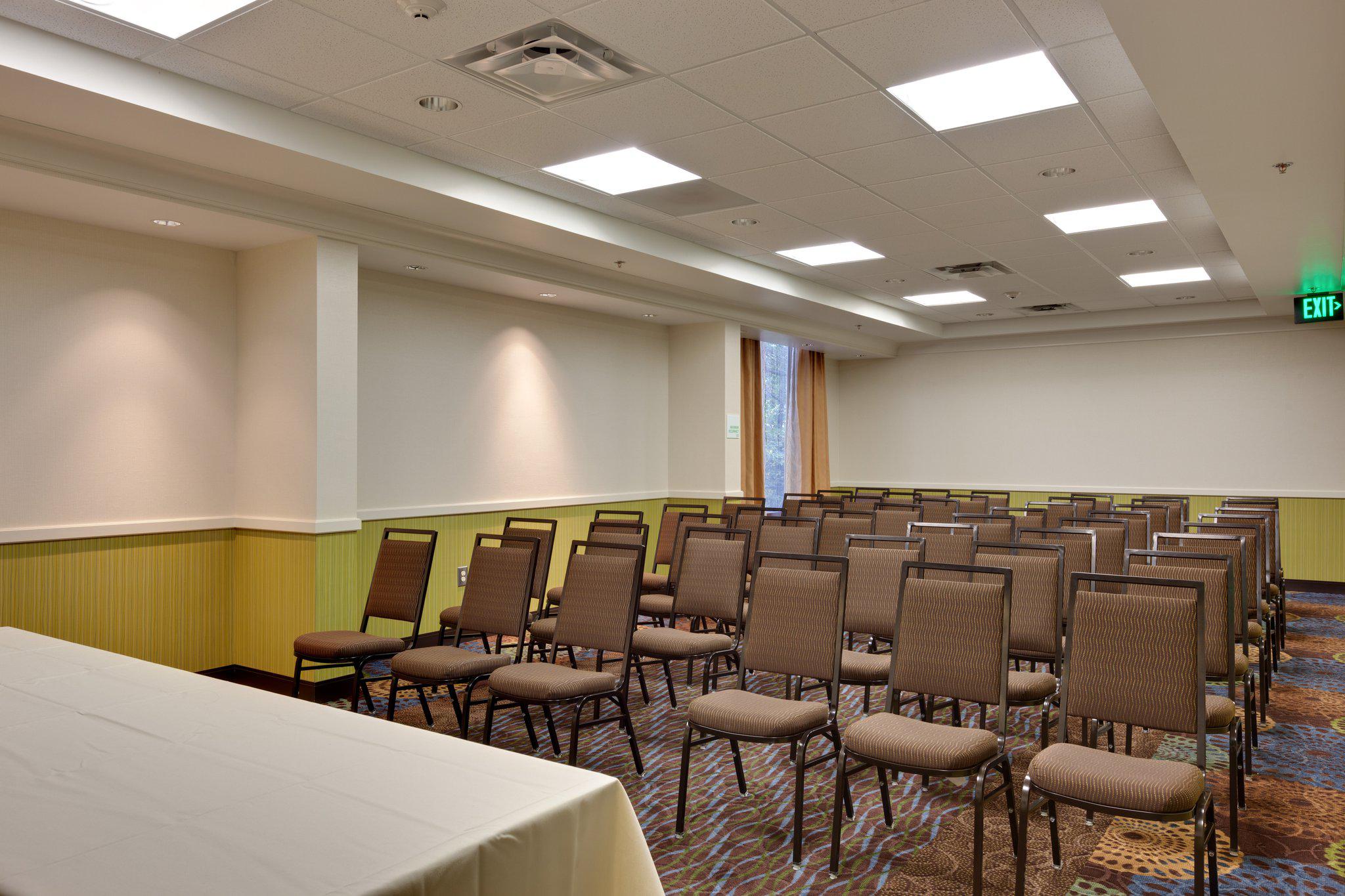 Holiday Inn & Suites Atlanta Airport-North Photo