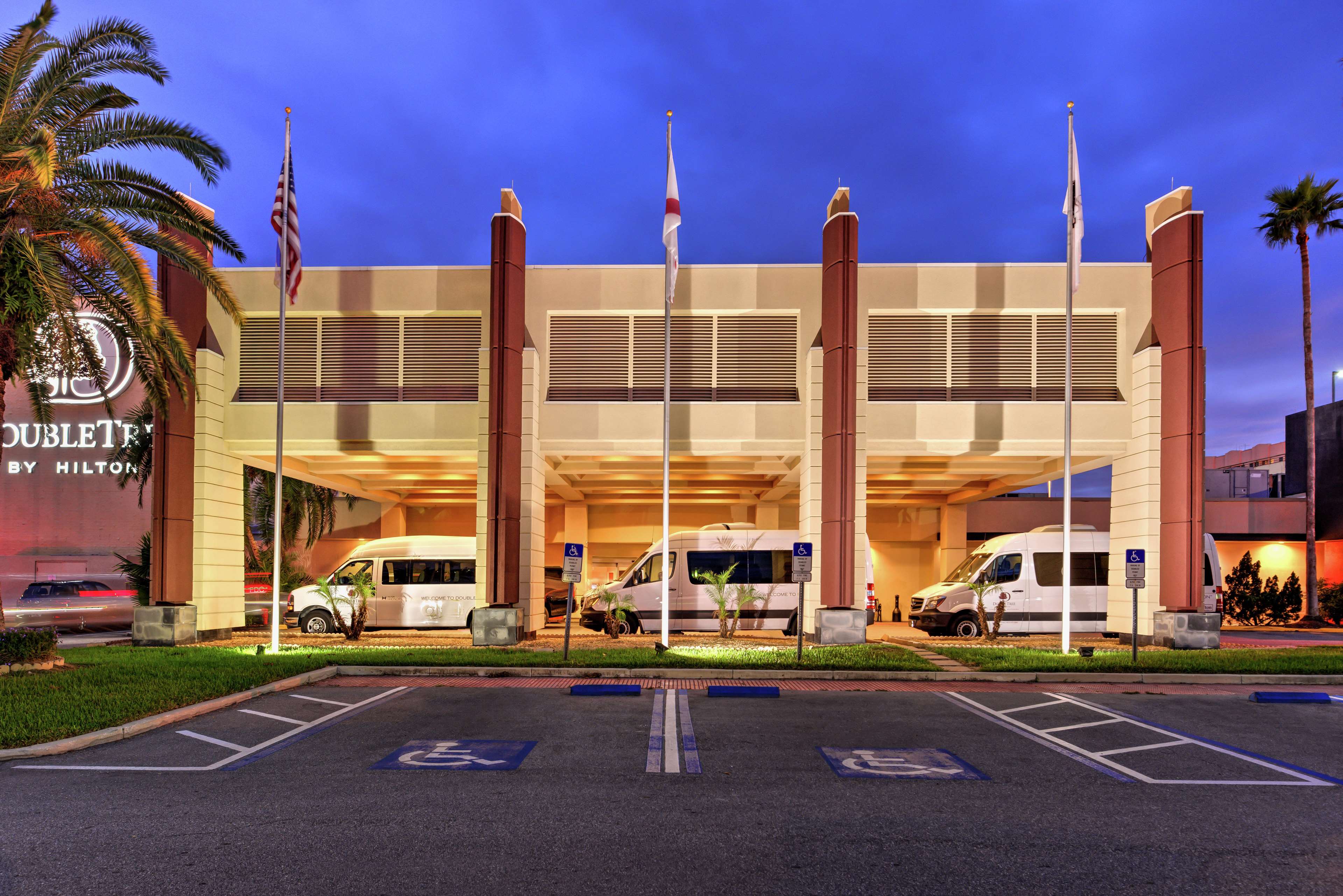 DoubleTree by Hilton Hotel Tampa Airport - Westshore Photo