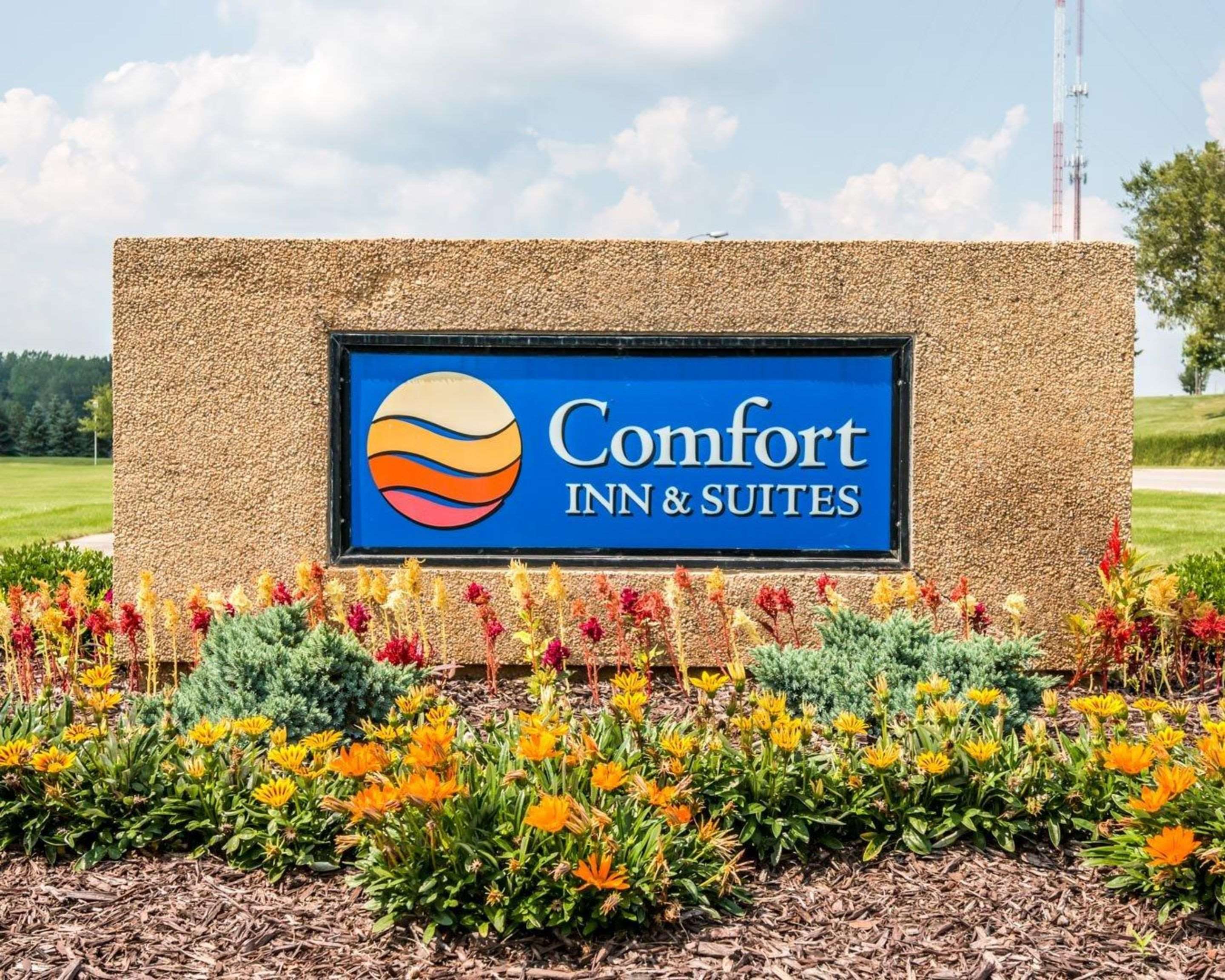 Comfort Inn & Suites And Conference Center Photo