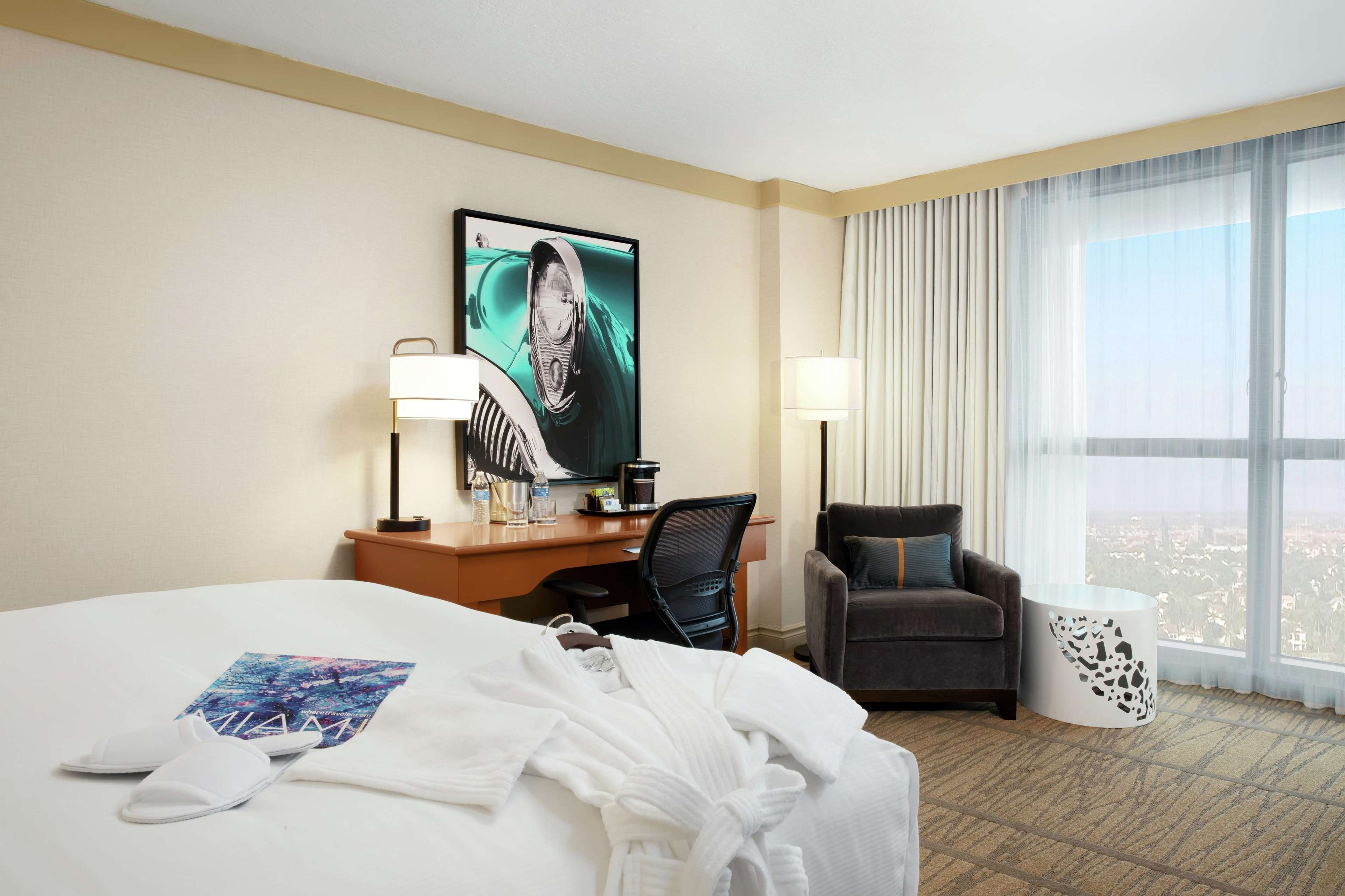 DoubleTree by Hilton Miami Airport & Convention Center Photo