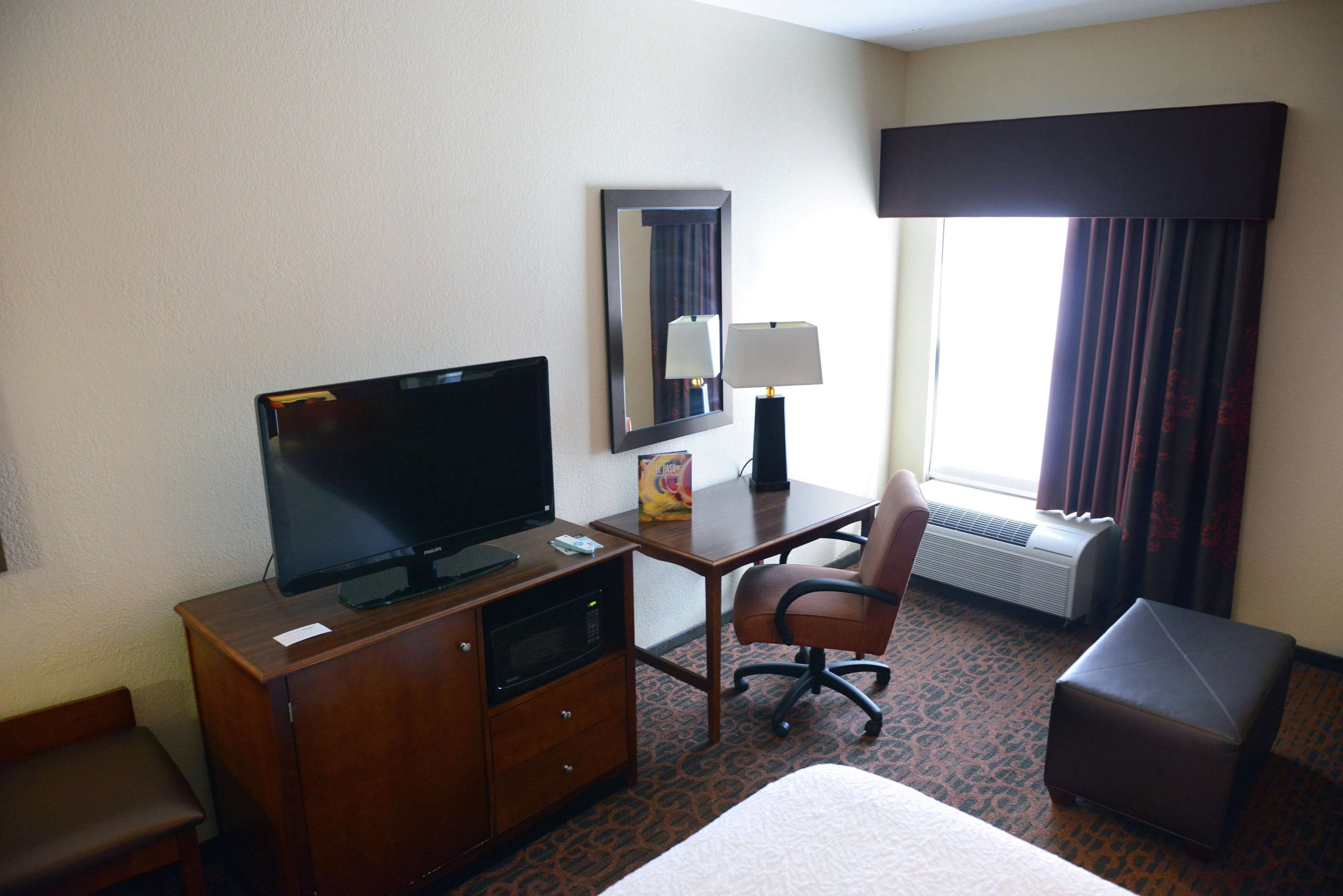 Hampton Inn & Suites El Paso-Airport Photo