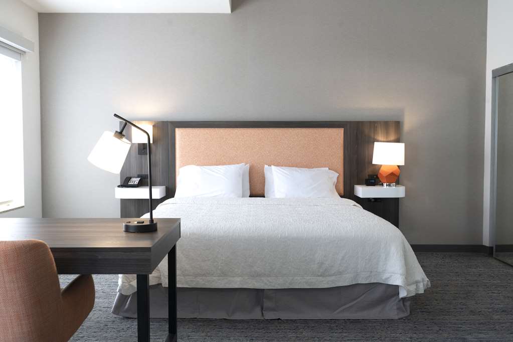 Hampton Inn and Suites Seal Beach Image