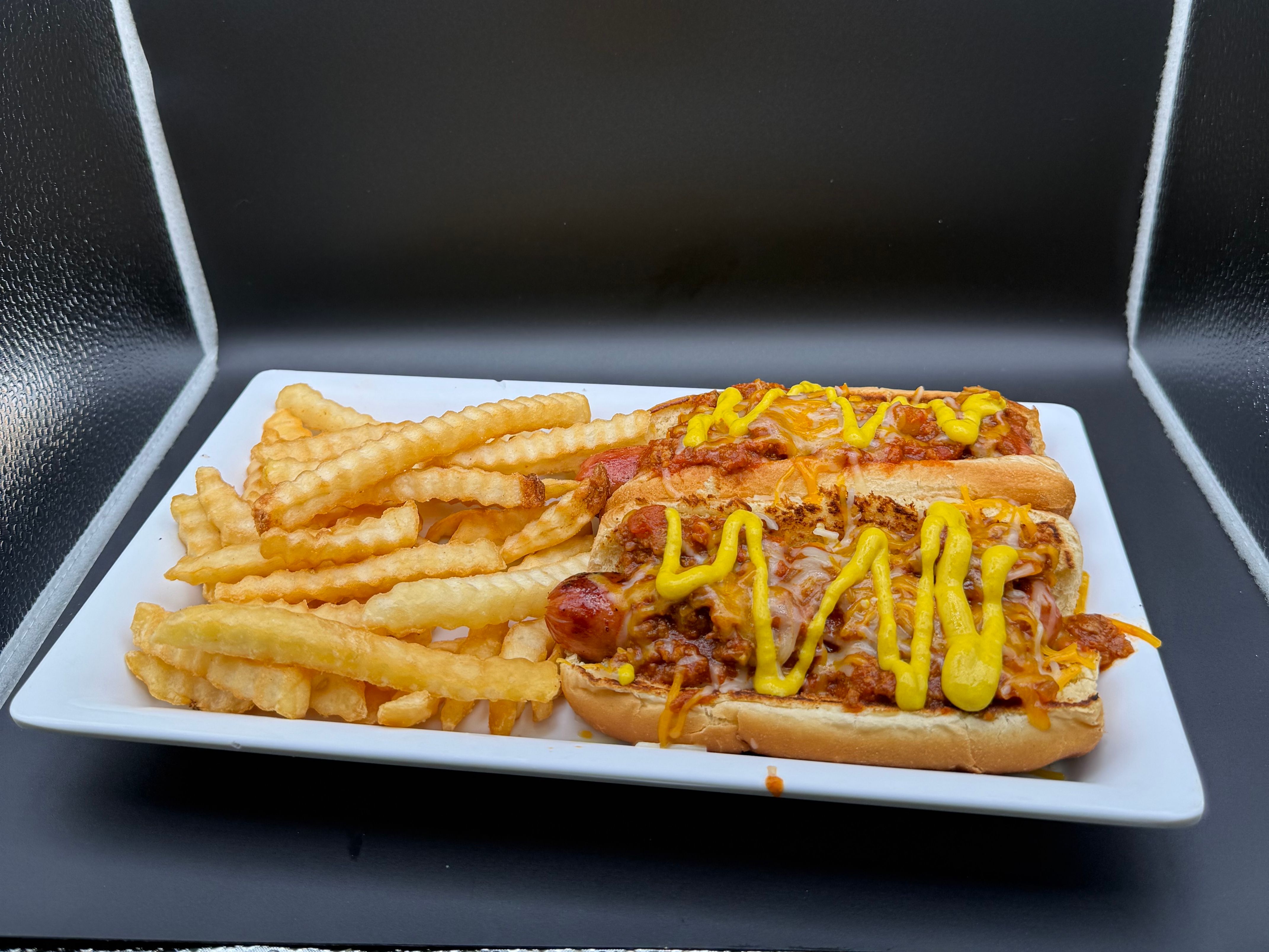 Chili dog platter