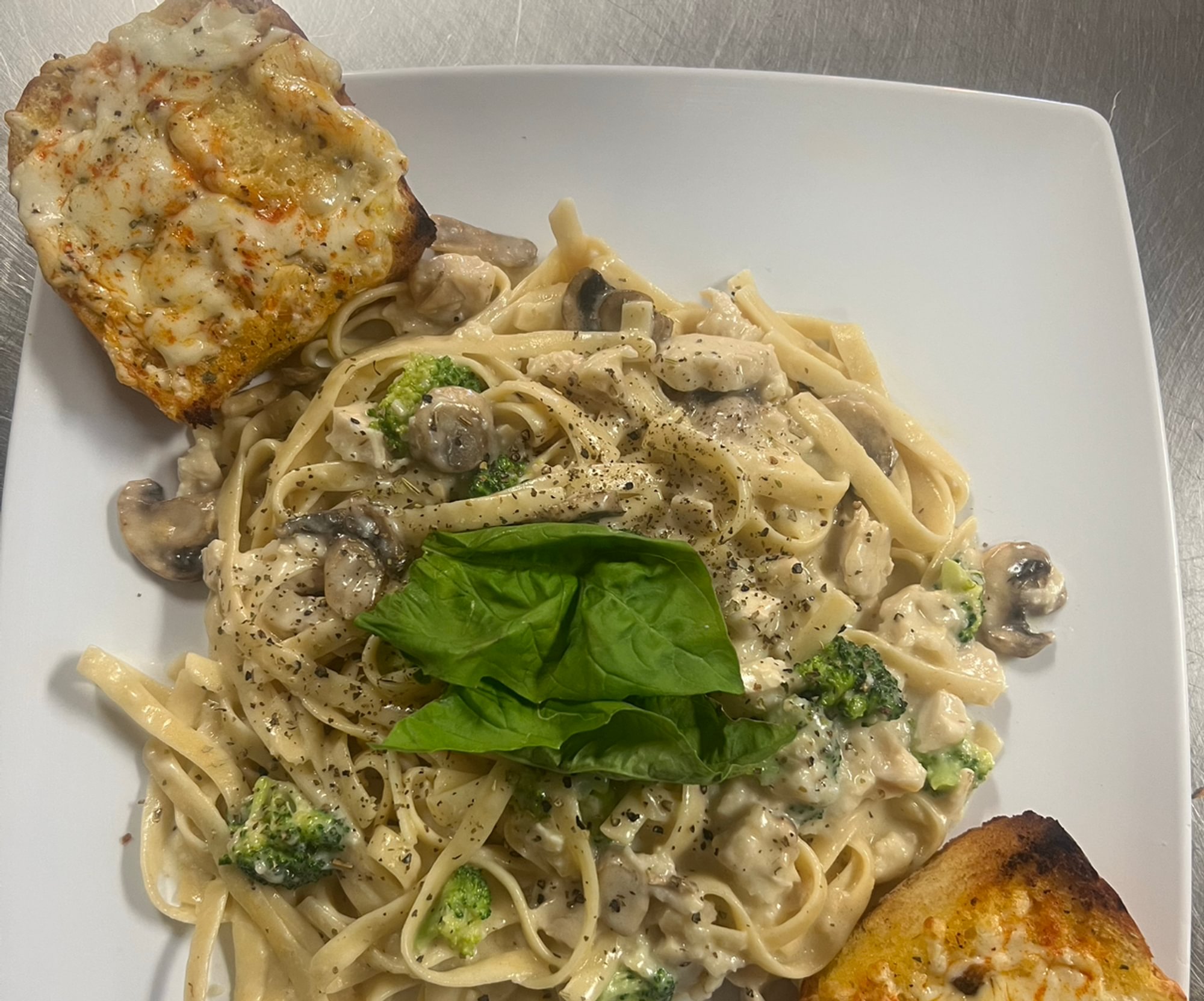 Stuft's Fettuccine Alfredo