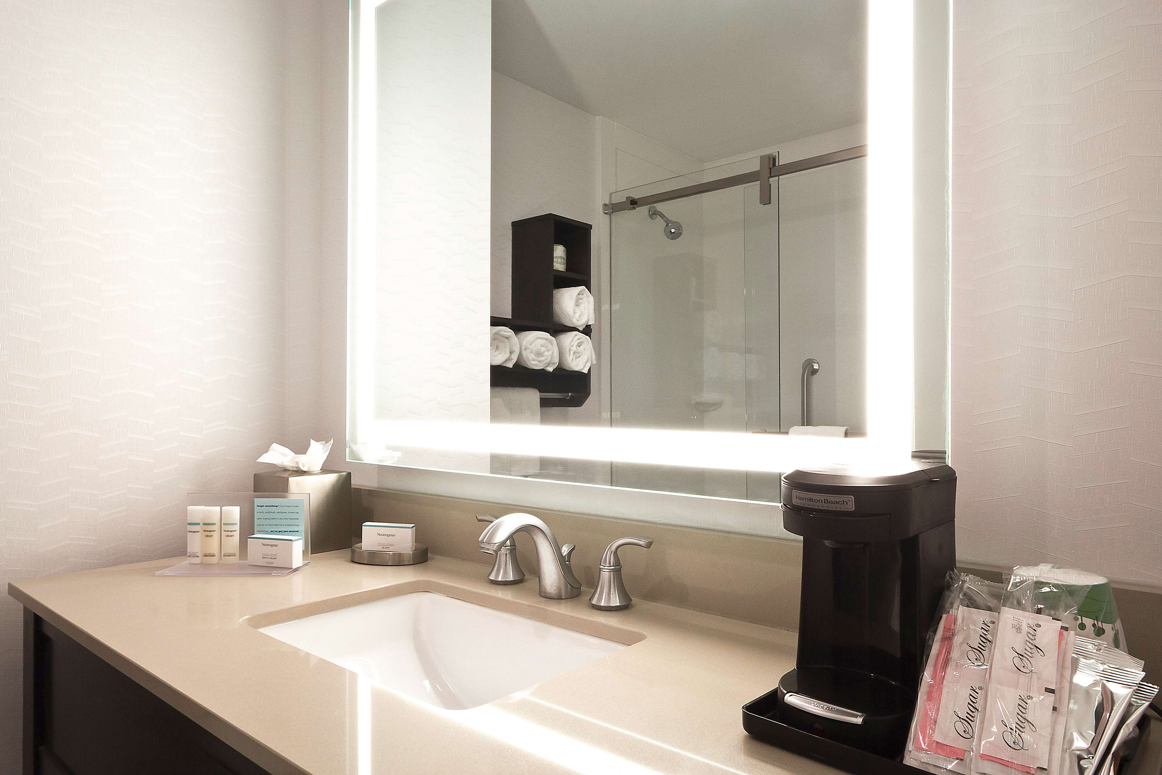 Guest room bath