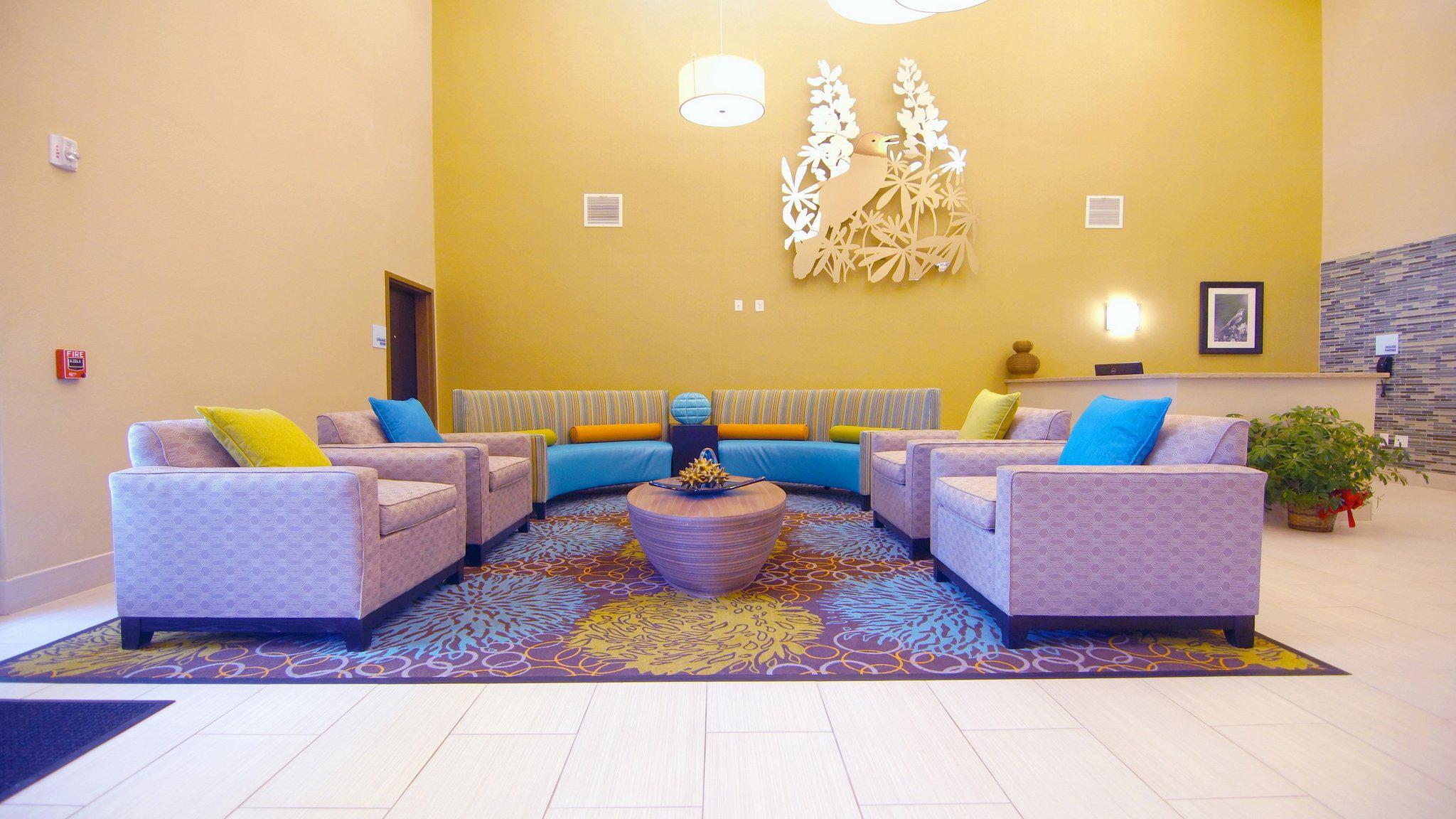 Holiday Inn Express & Suites Cuero Photo