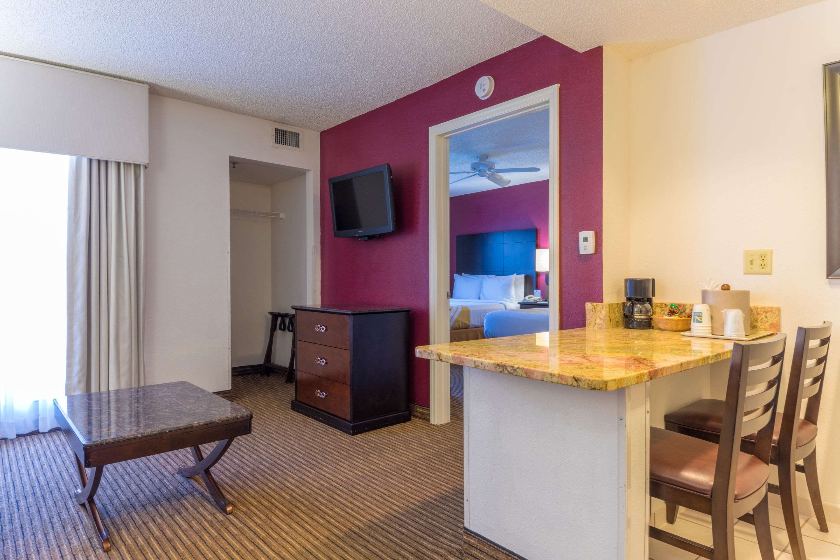 Quality Suites Lake Buena Vista Photo