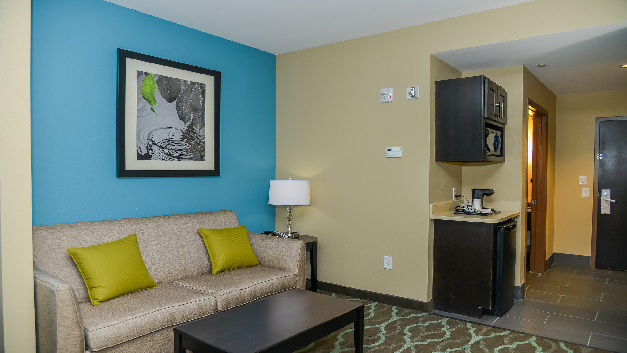 Holiday Inn Express & Suites Cuero Photo