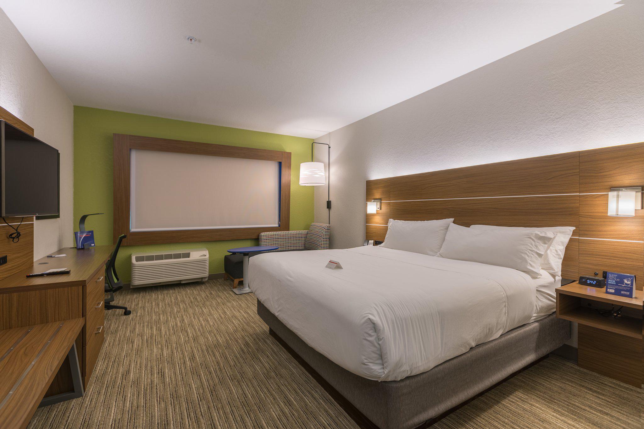 Holiday Inn Express & Suites San Marcos South Photo