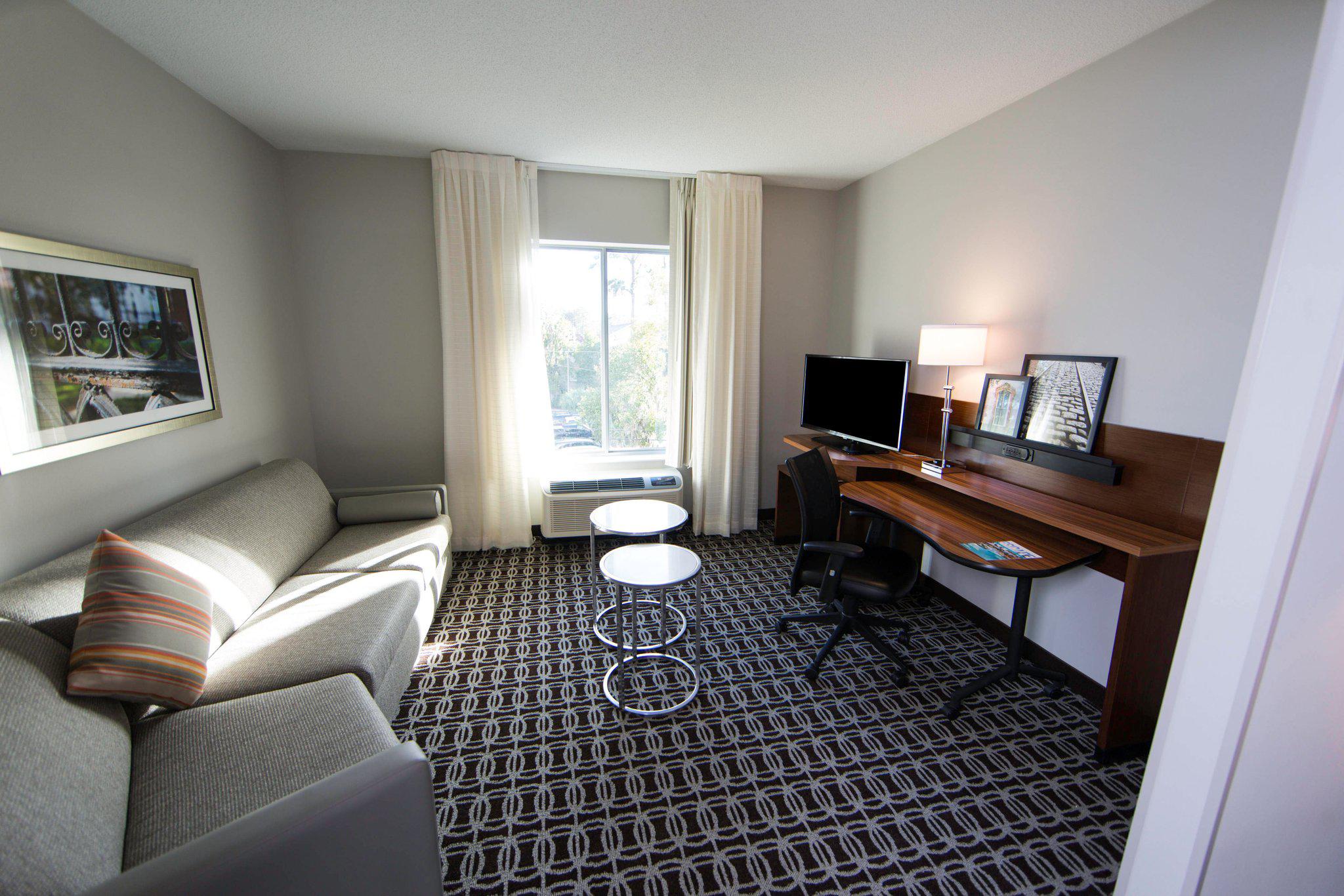 Fairfield Inn & Suites by Marriott Savannah Midtown Photo