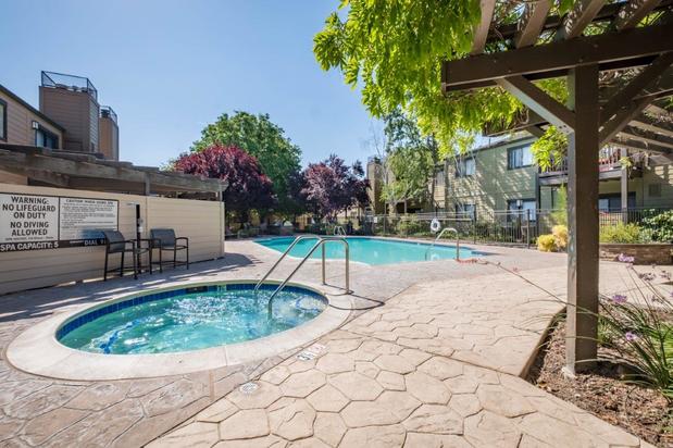 Images Copper Creek Apartments