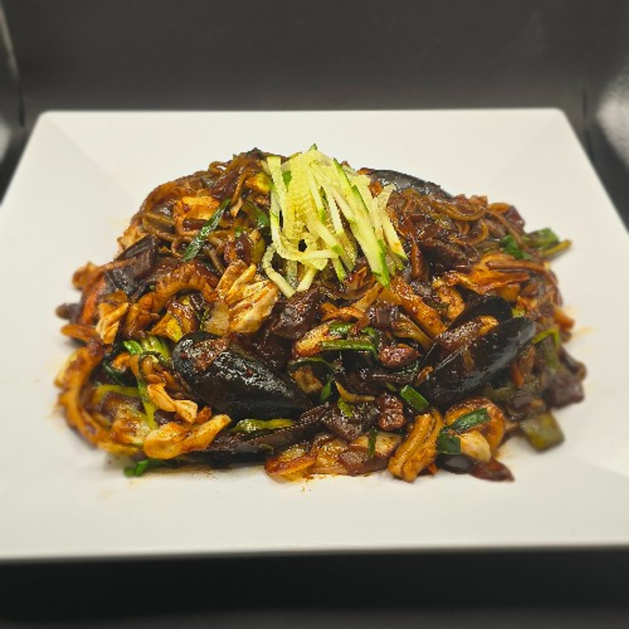 N5. Spicy Seafood Jja Jjang Myun Big Plate with Pork