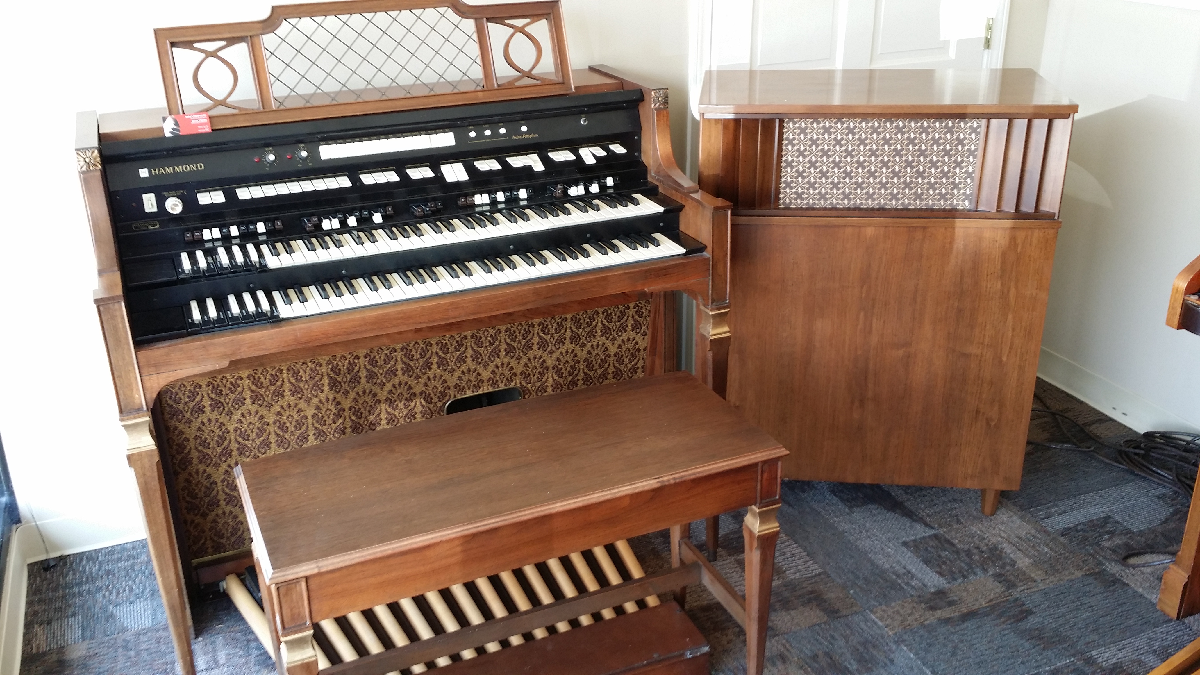 Santee's Organ Service Photo