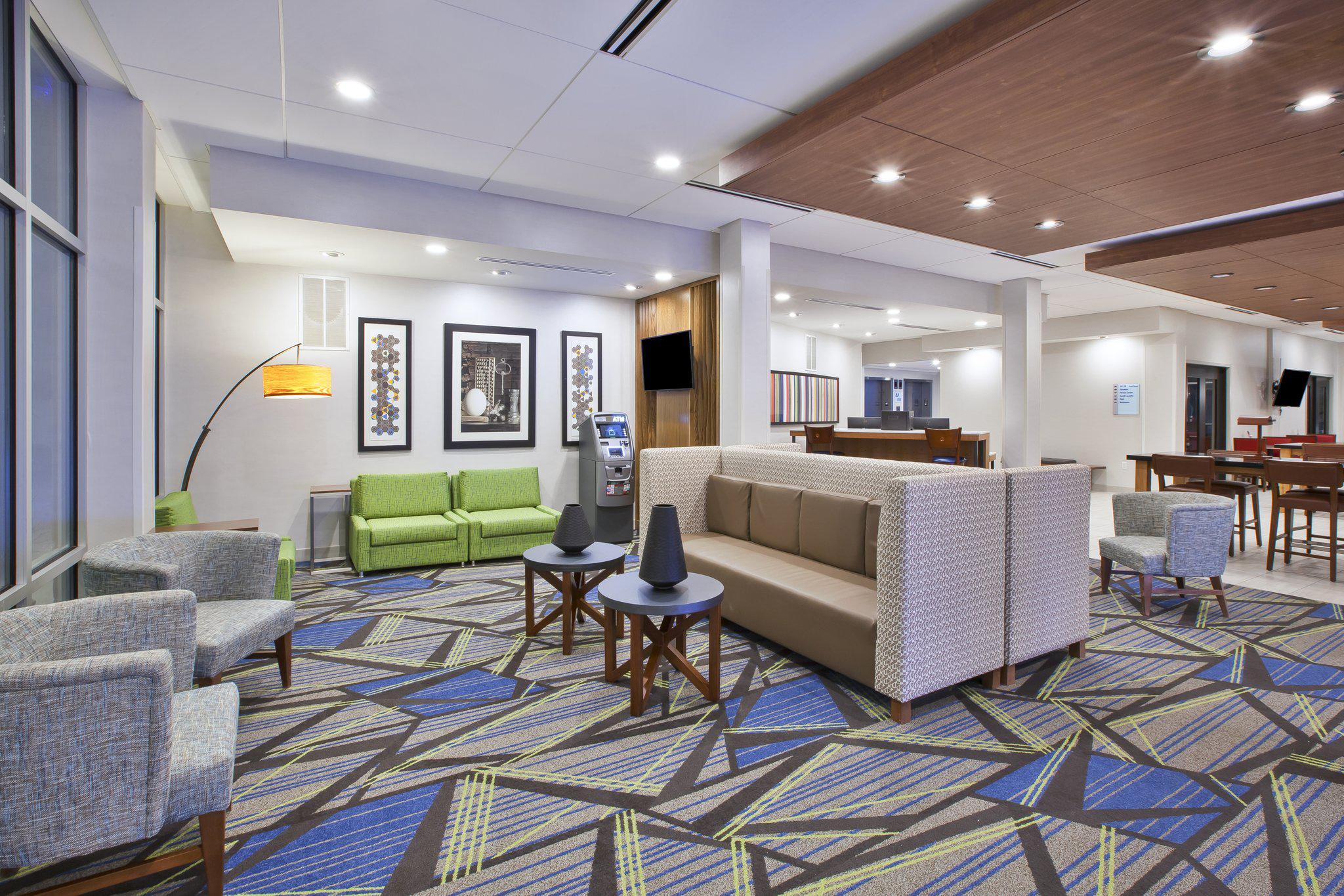 Holiday Inn Express & Suites Auburn Hills South Photo