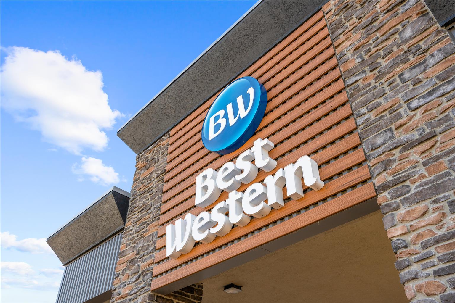 Best Western Courtview Hotel Image