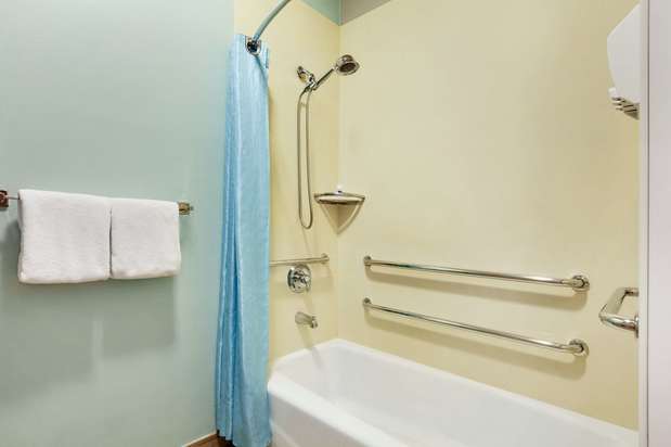 Images Best Western Plus Peppertree Inn at Omak