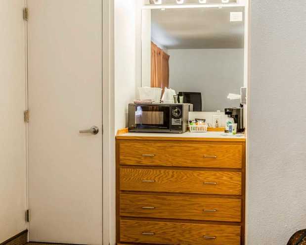 Images Rodeway Inn & Suites