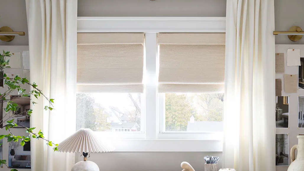 Premium Blinds &amp; Drapes IL Logo