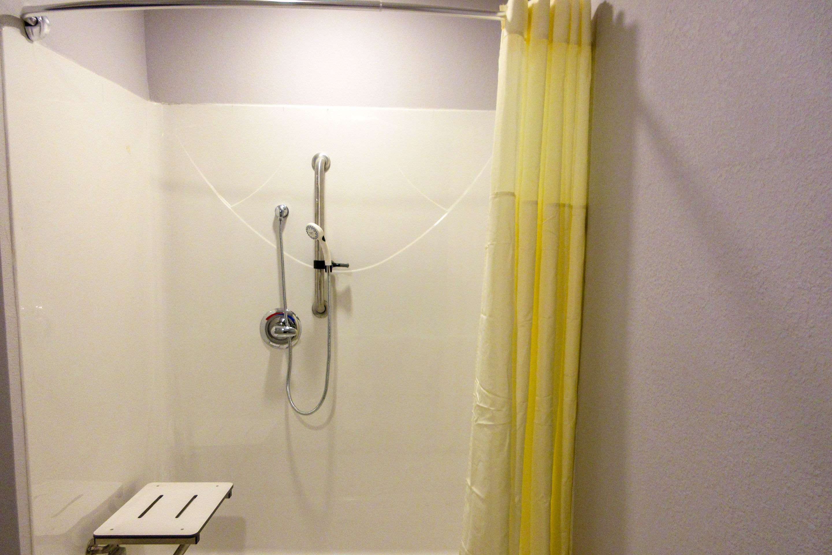 Quality Inn & Suites Evansville Downtown Photo