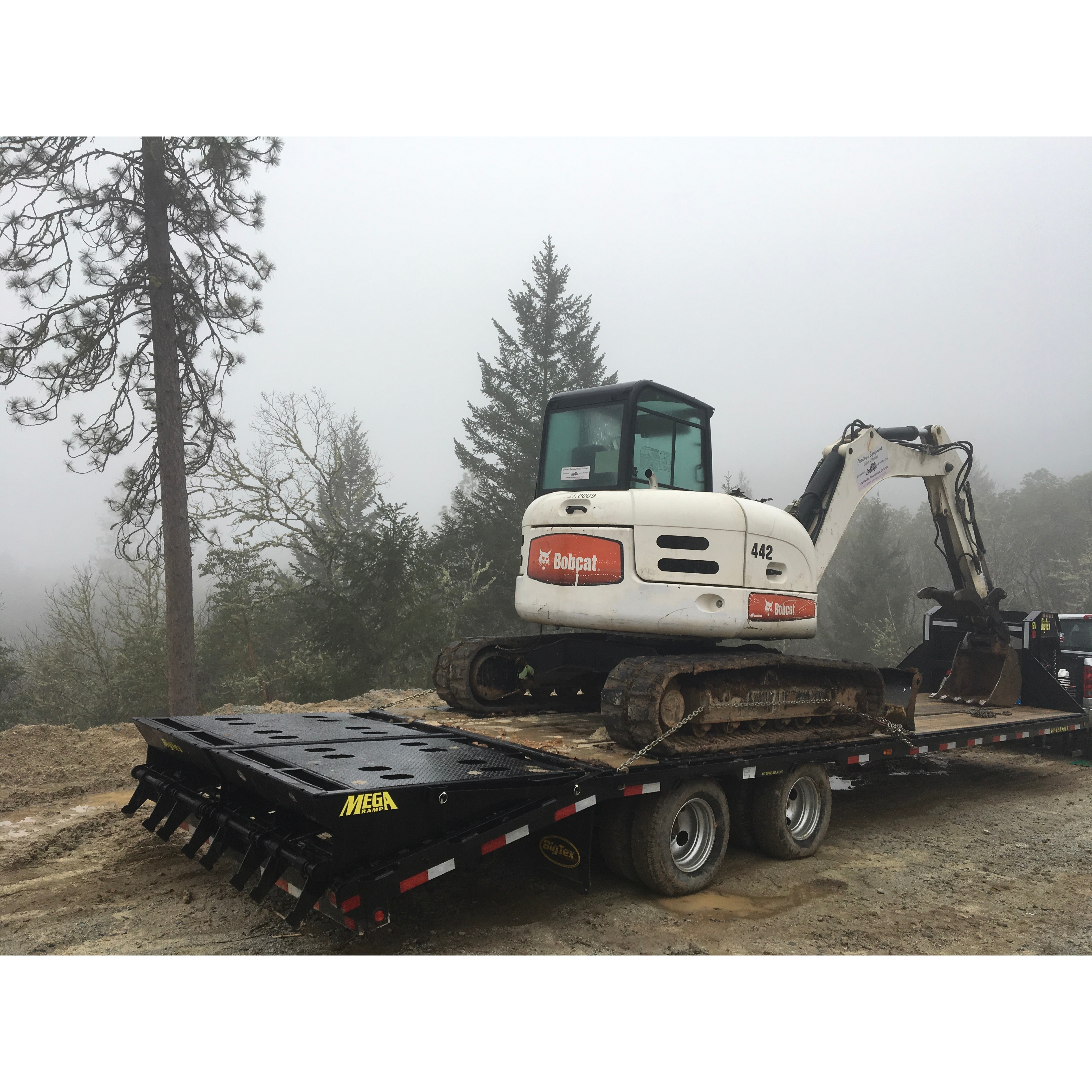 dirt works excavating Logo