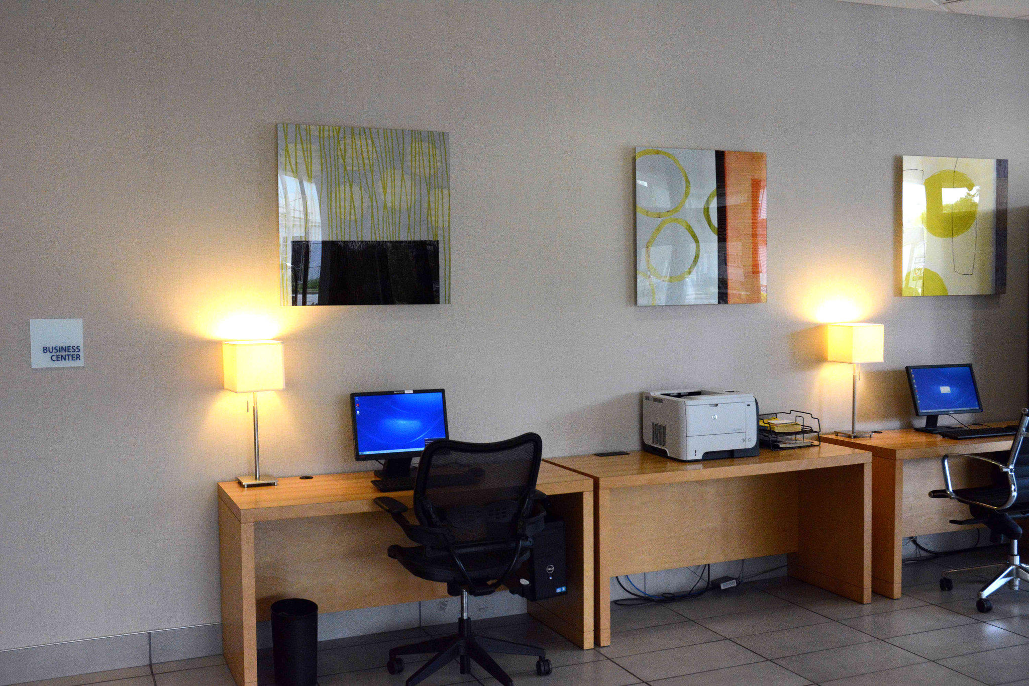 Holiday Inn Express & Suites Stamford Photo