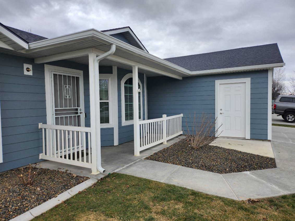 D & D Roofing & Gutters LLC Image