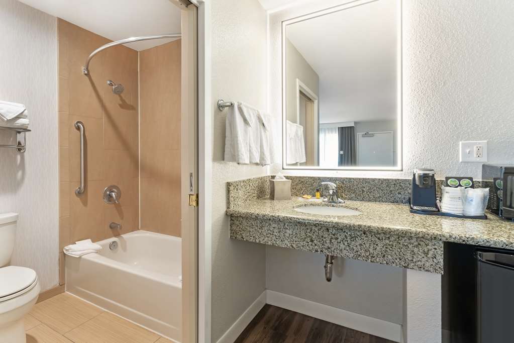 Best Western Plus Rancho Cordova Inn Image