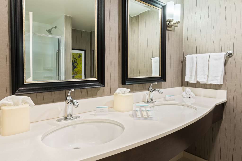 Hilton Garden Inn Westbury Image
