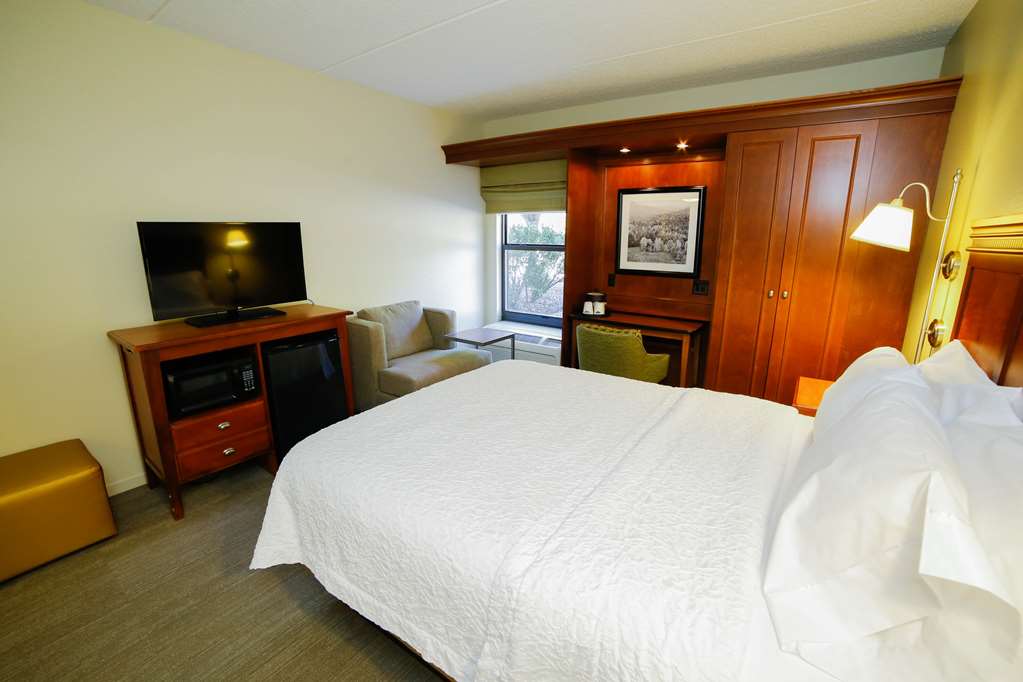 Hampton Inn Franklin Image