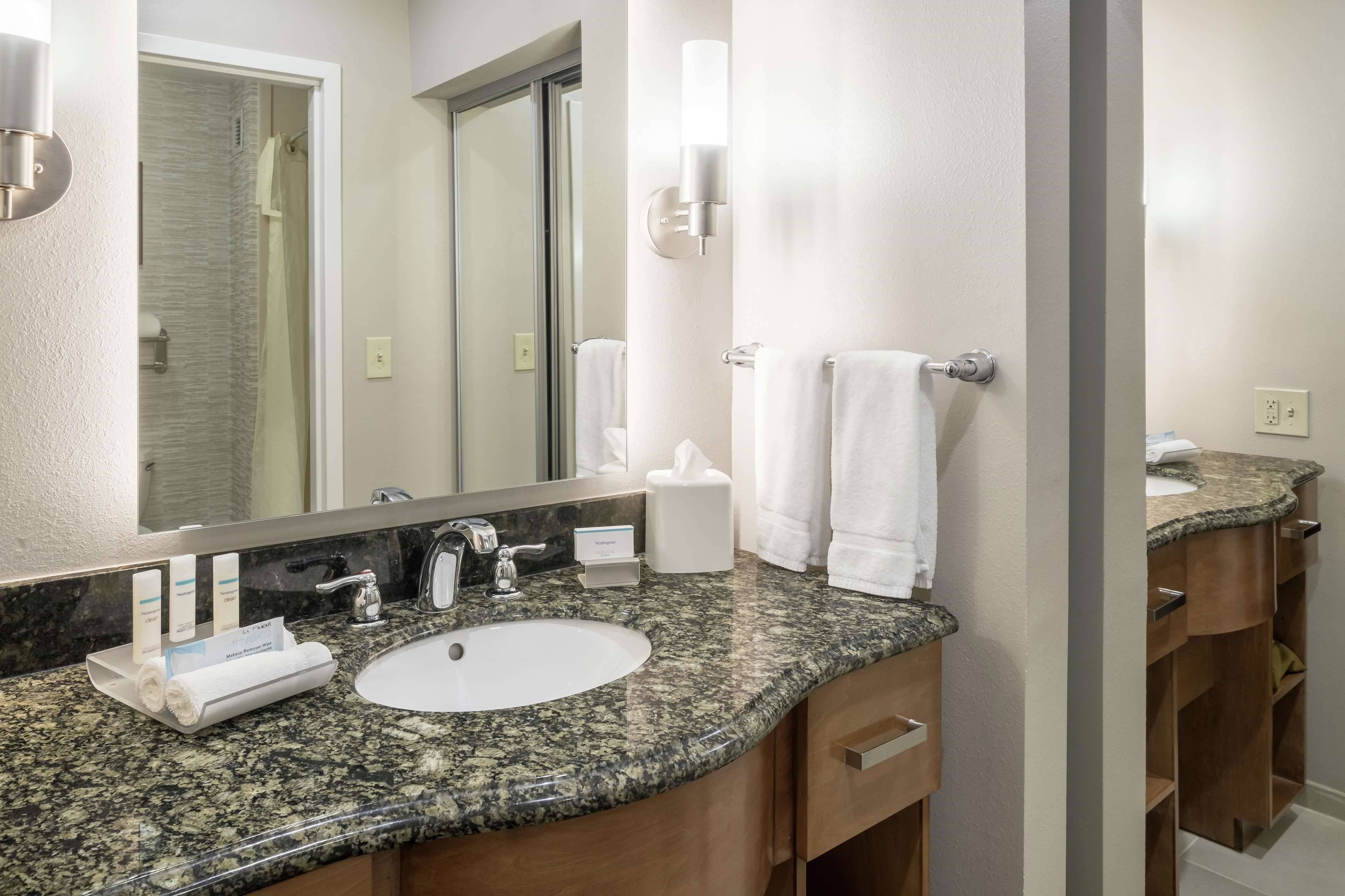 Homewood Suites by Hilton Cedar Rapids-North Photo