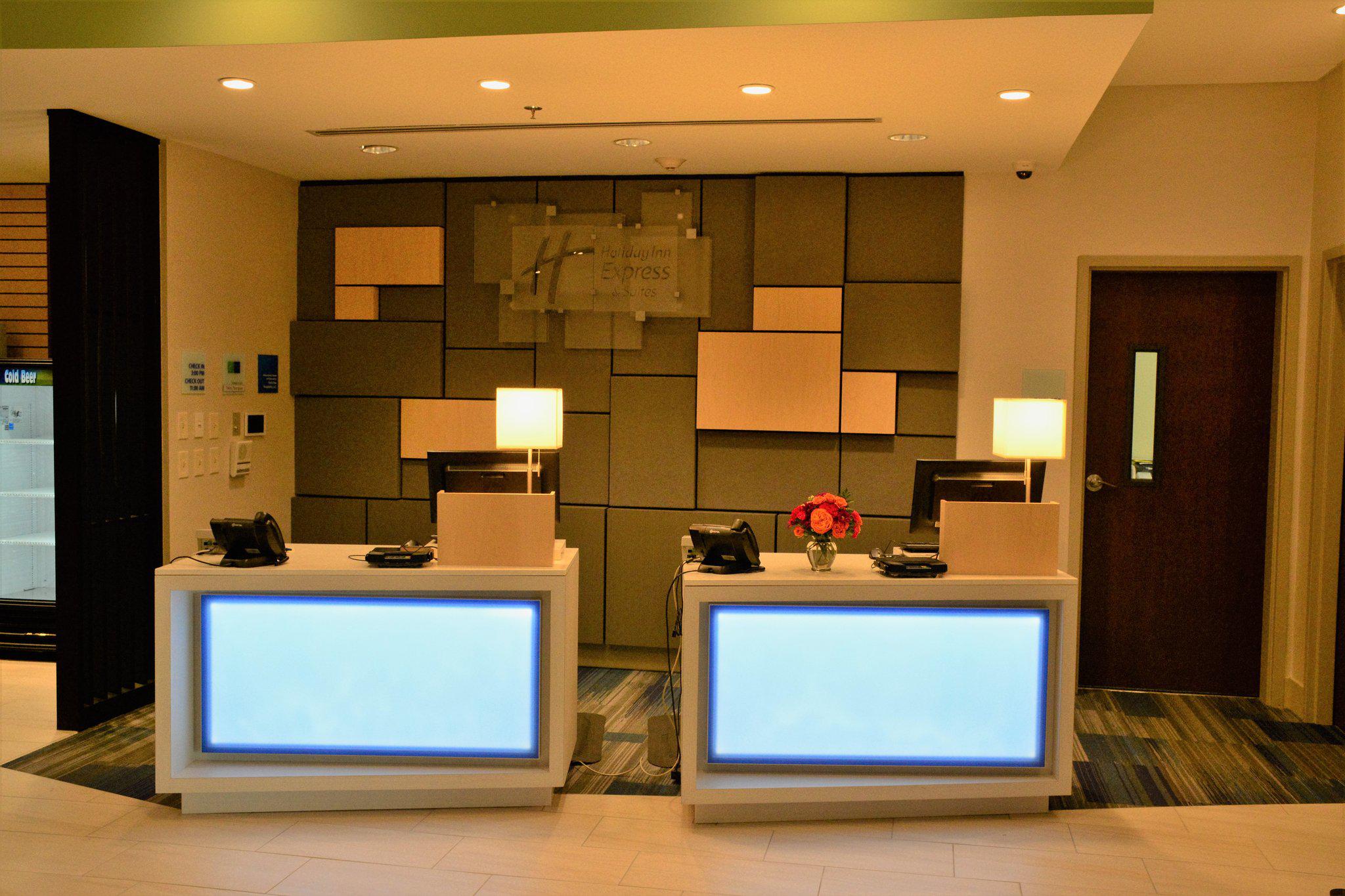 Holiday Inn Express & Suites Lexington Park-California Photo