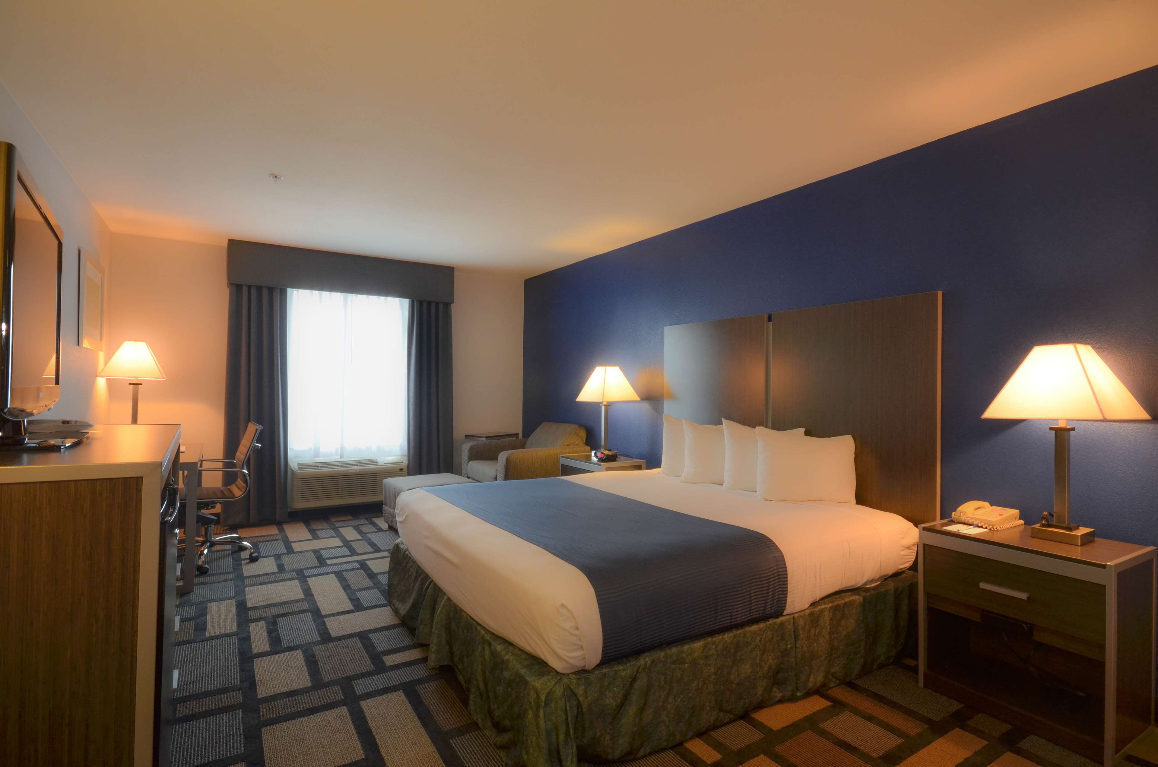 Best Western Galleria Inn & Suites Photo