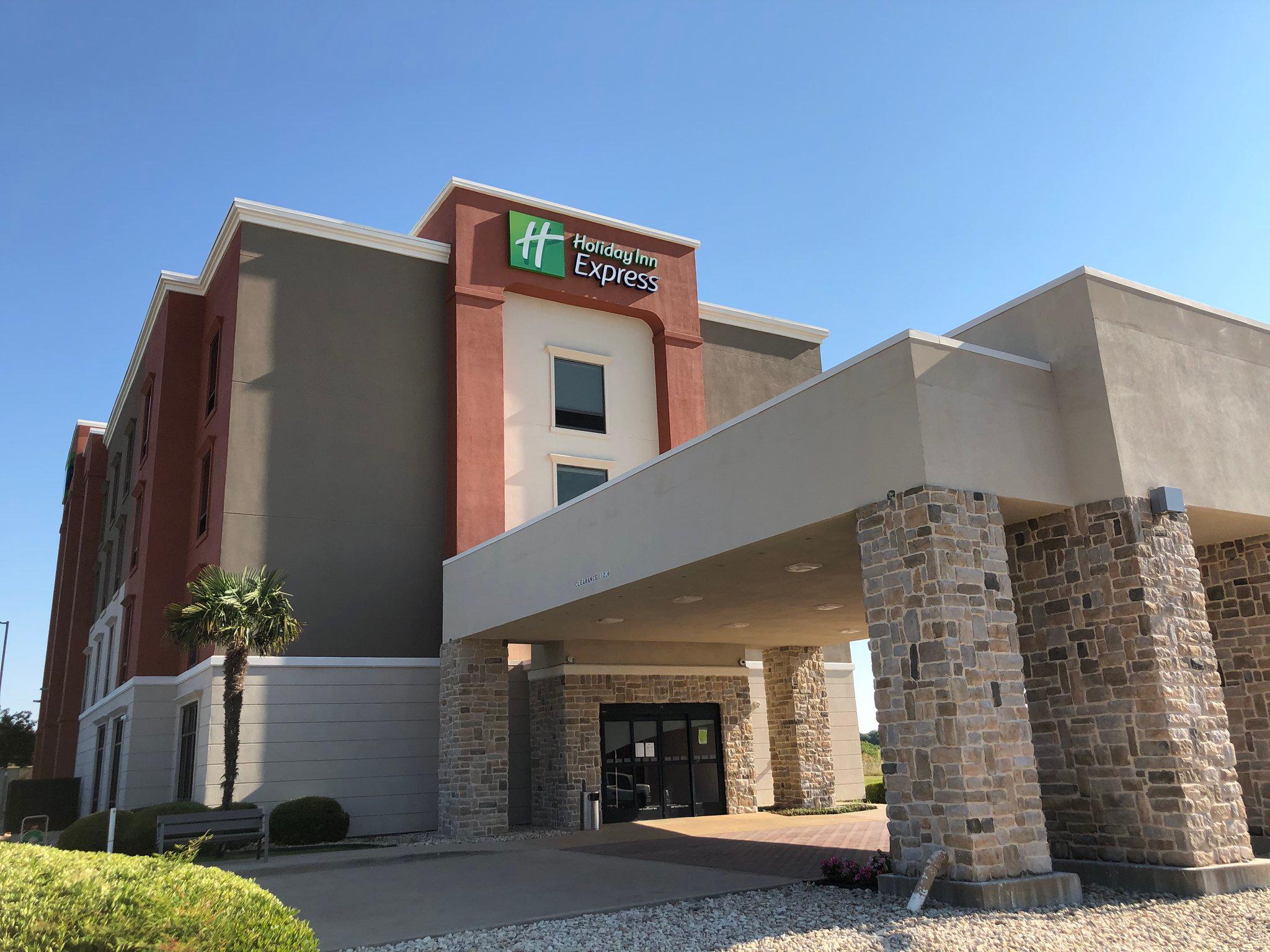 Holiday Inn Express Hillsboro I-35 by IHG Image