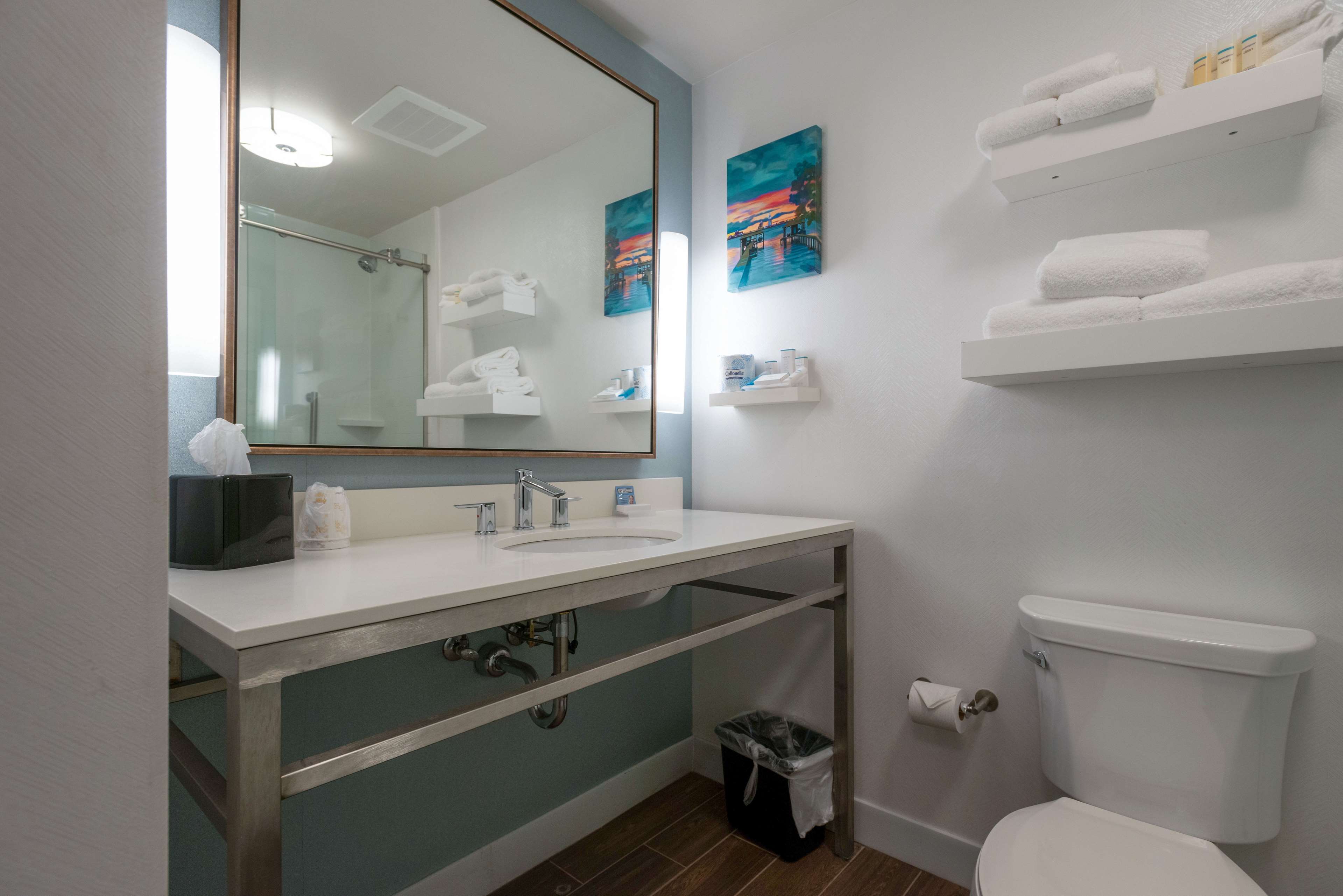 Guest room bath