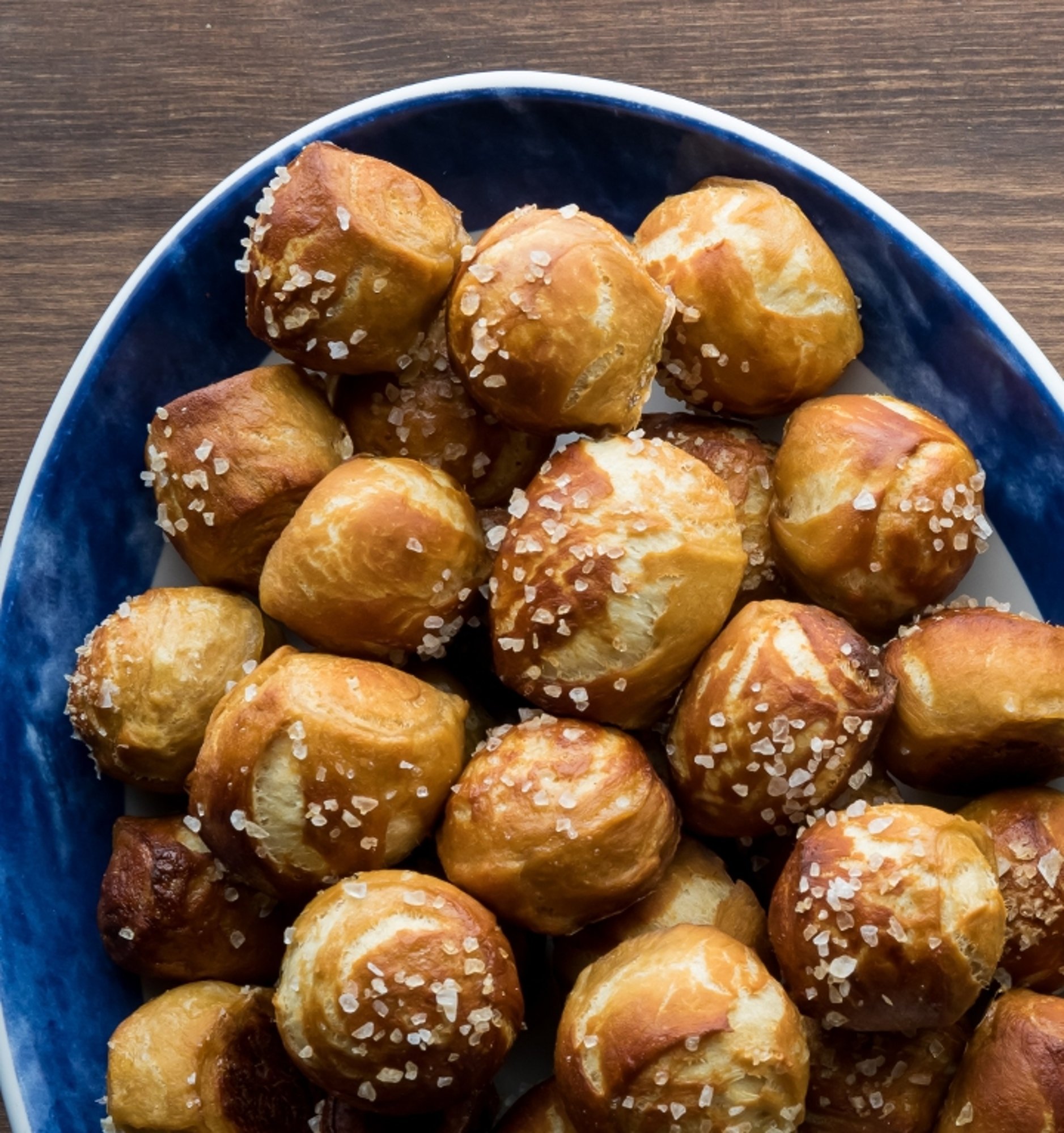 Pretzel balls & Queso