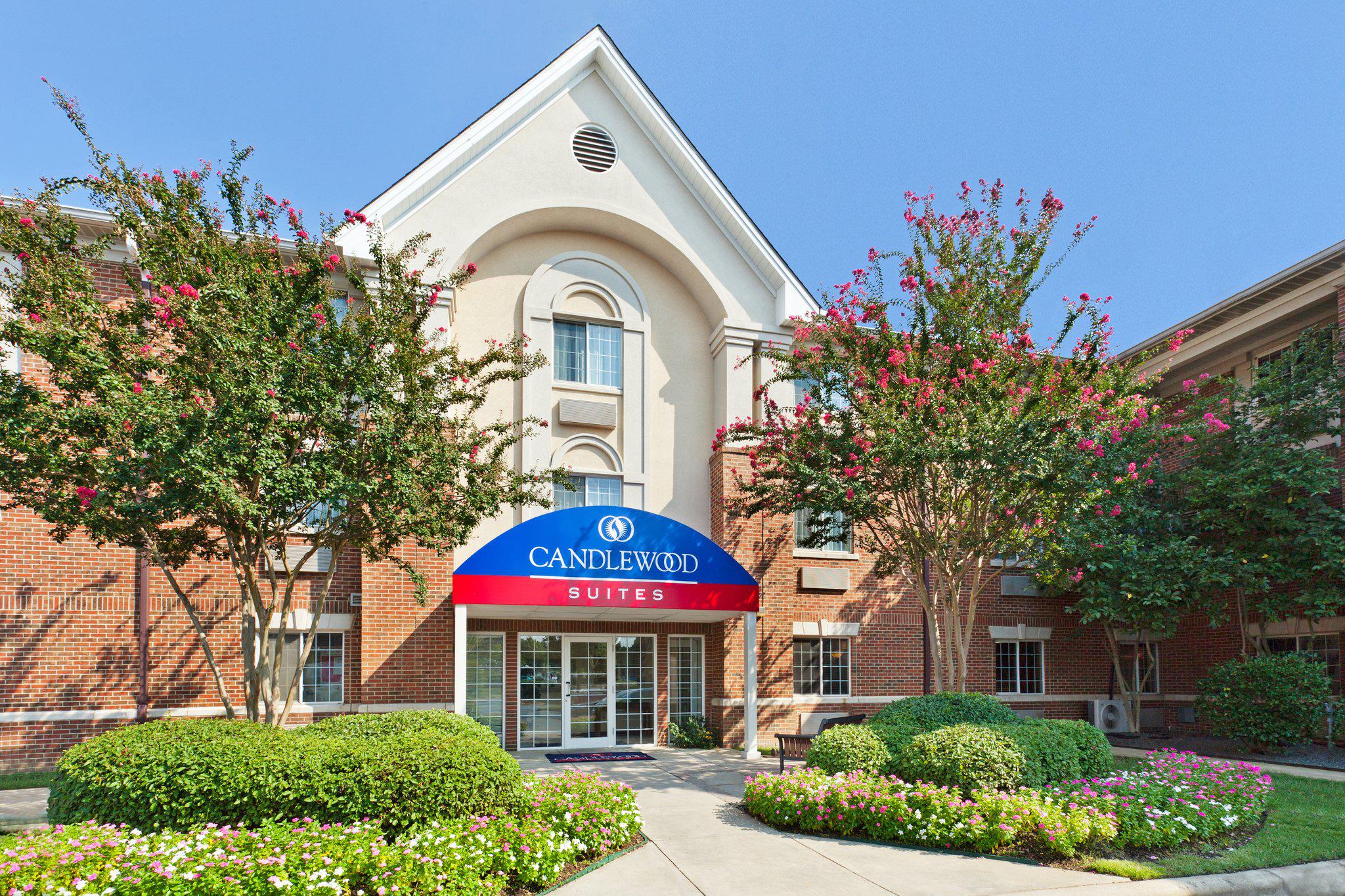 Candlewood Suites Charlotte-University Photo