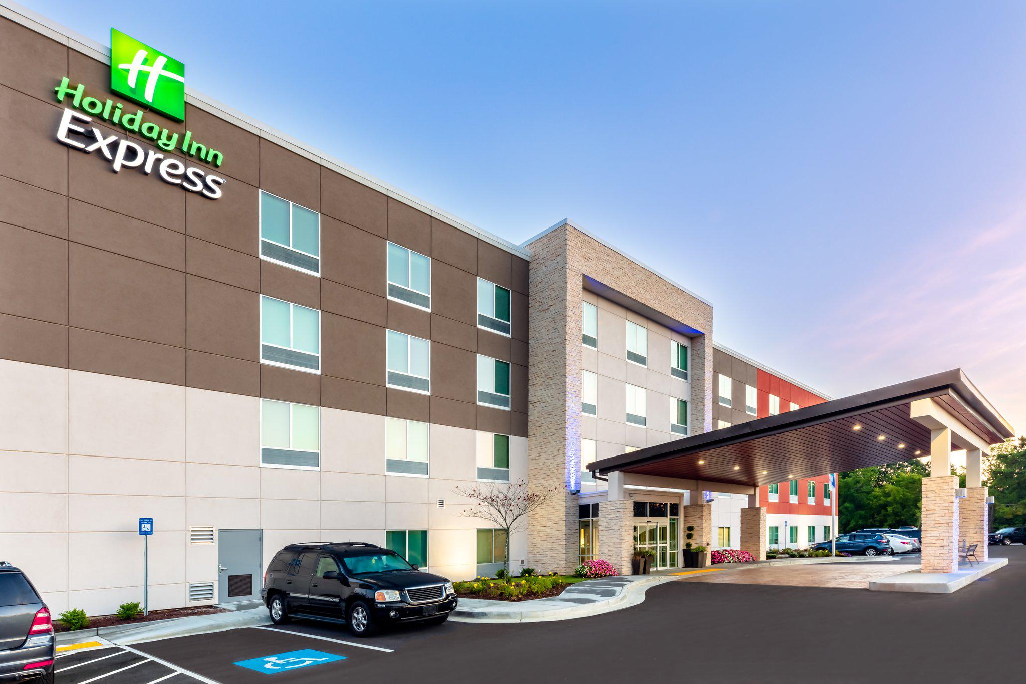 Holiday Inn Express Calhoun South Photo