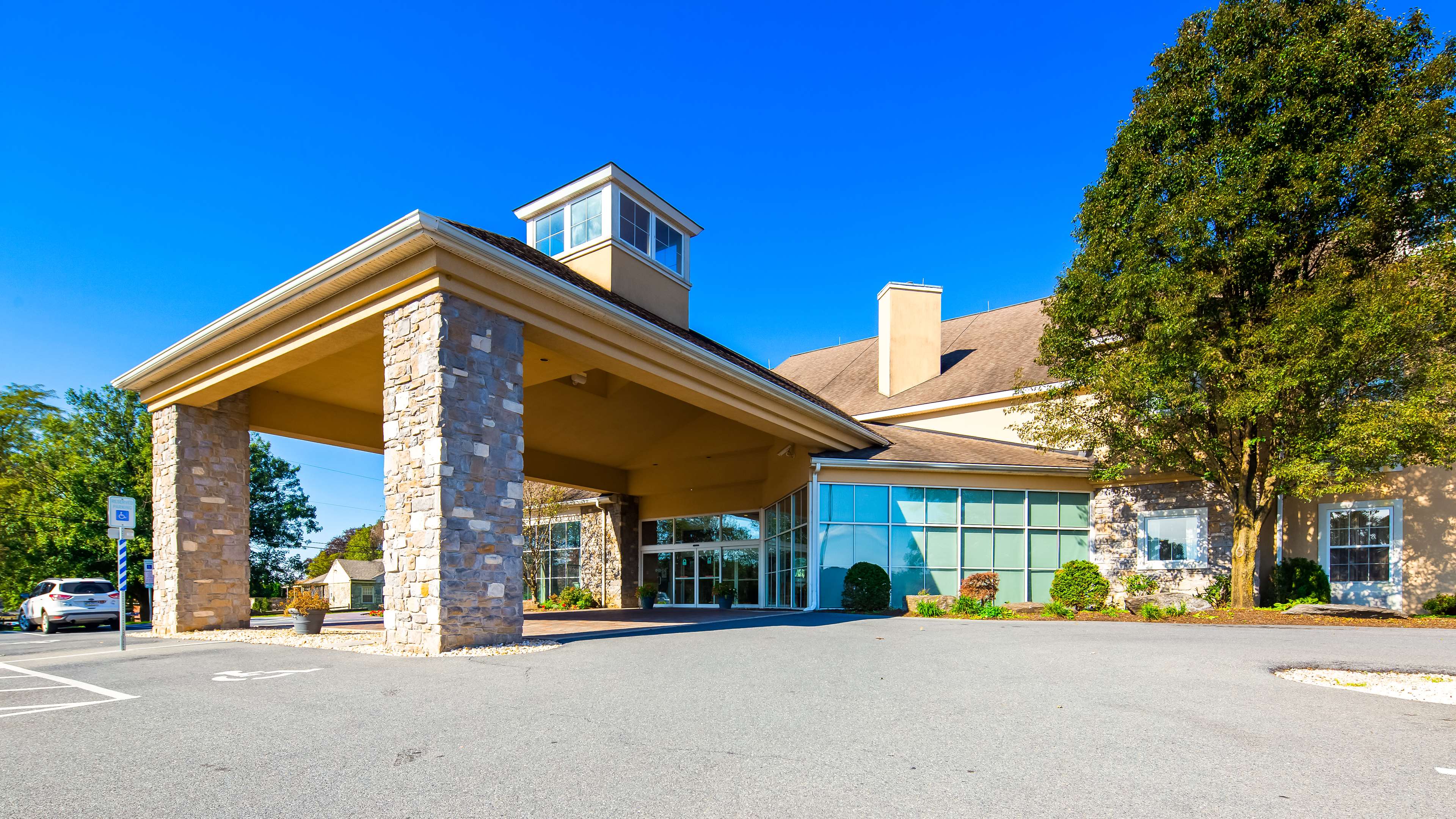 Best Western Plus Revere Inn & Suites Photo