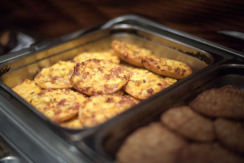 Hampton Inn & Suites Woodstock, VA Image