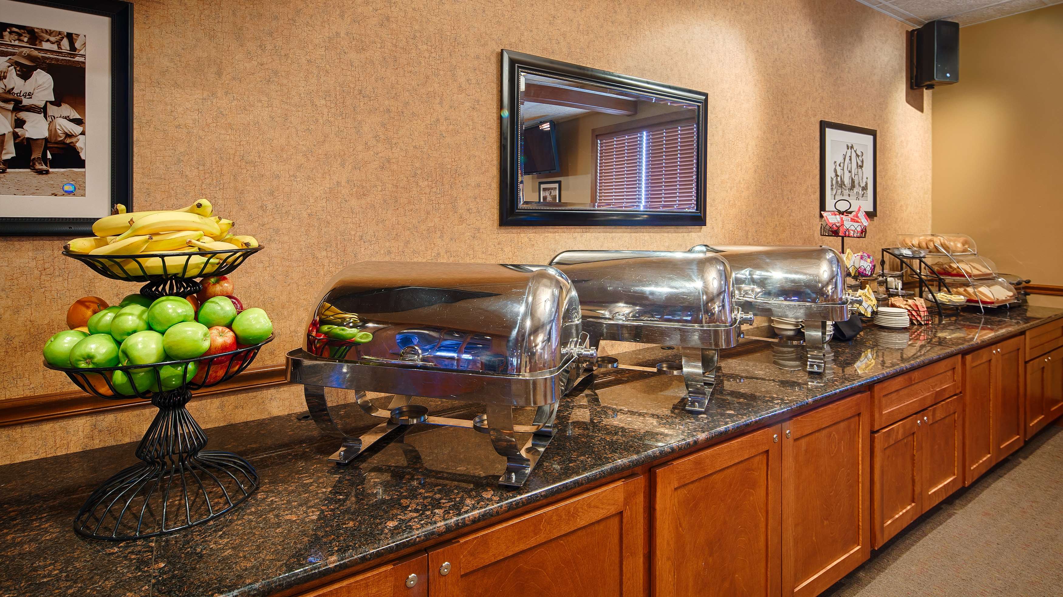 Best Western Plus Dubuque Hotel & Conference Center Photo