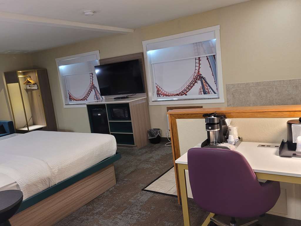 Best Western Plus Altoona Inn Image