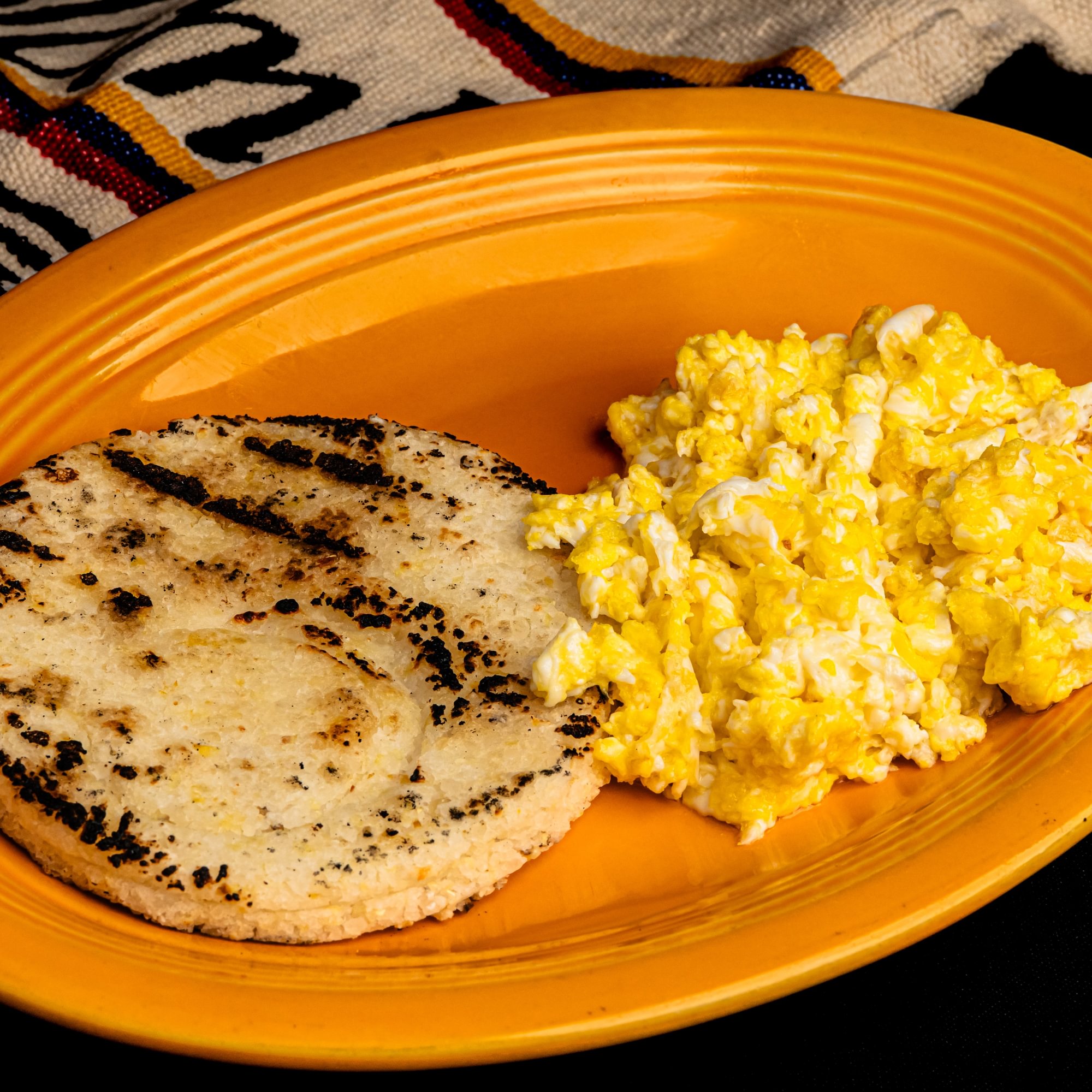 Arepas Con Huevo Y Queso